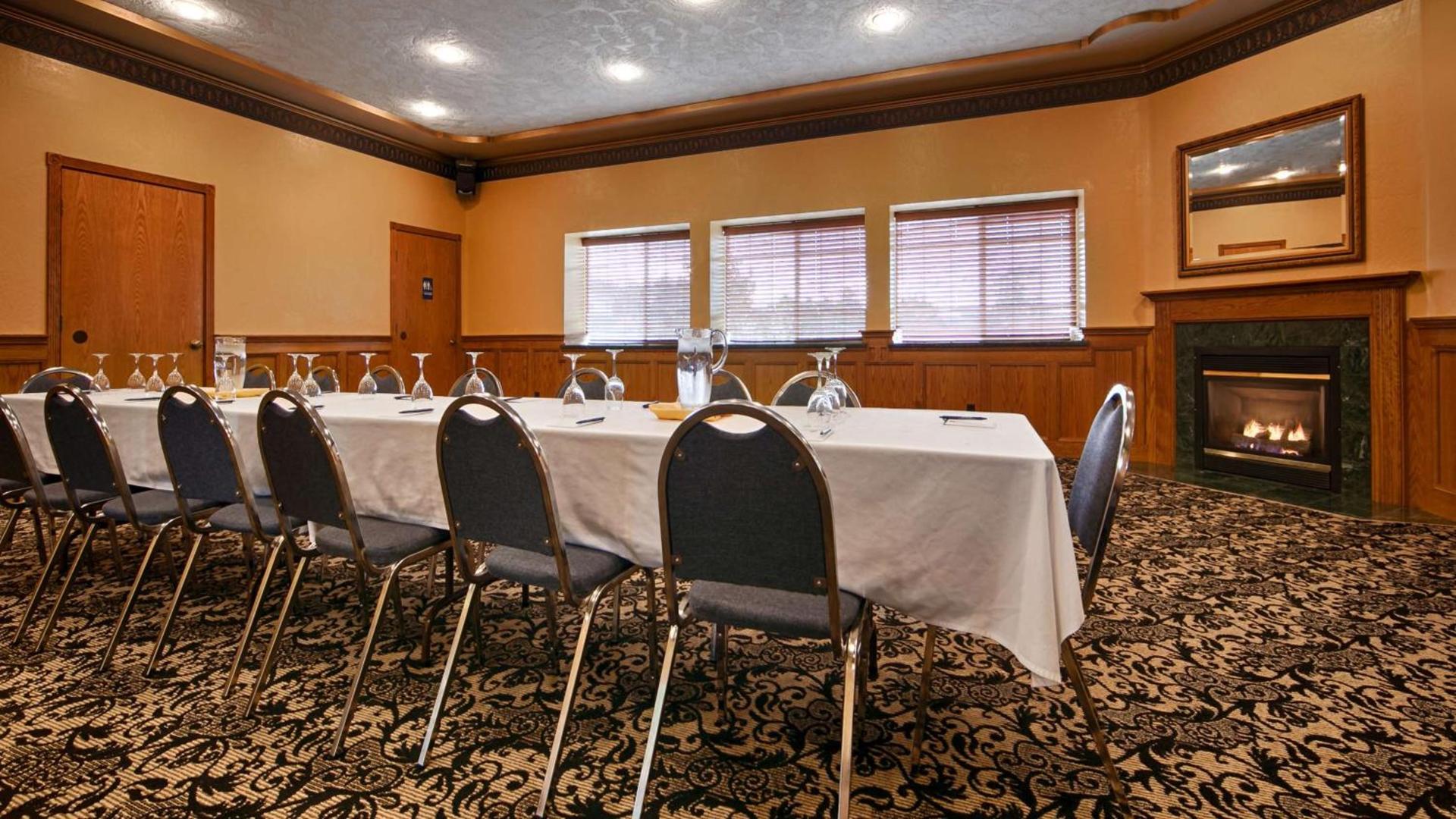 Best Western Plus Bayshore Inn photo 12