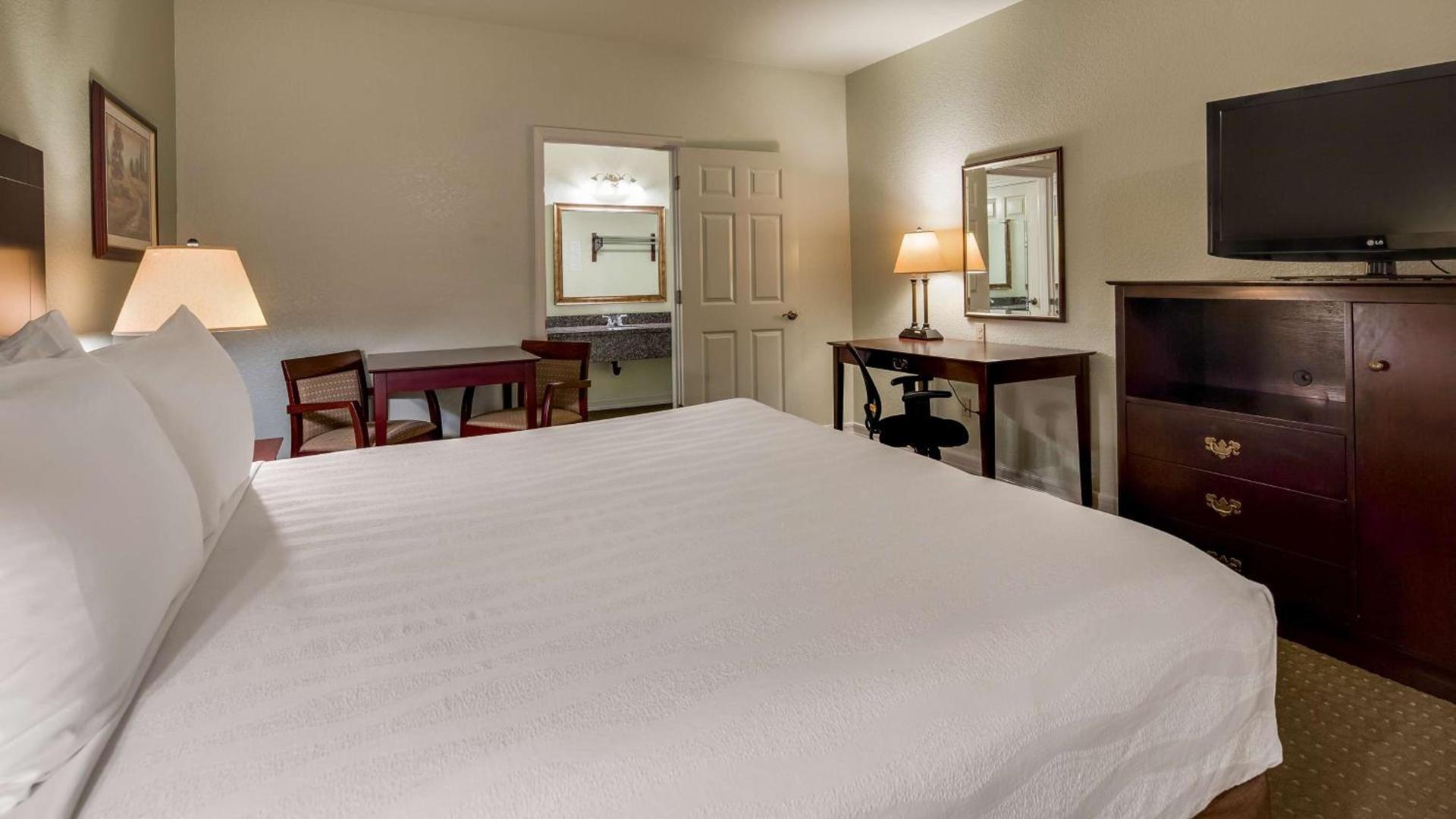 Best Western Plus Bayshore Inn photo 15