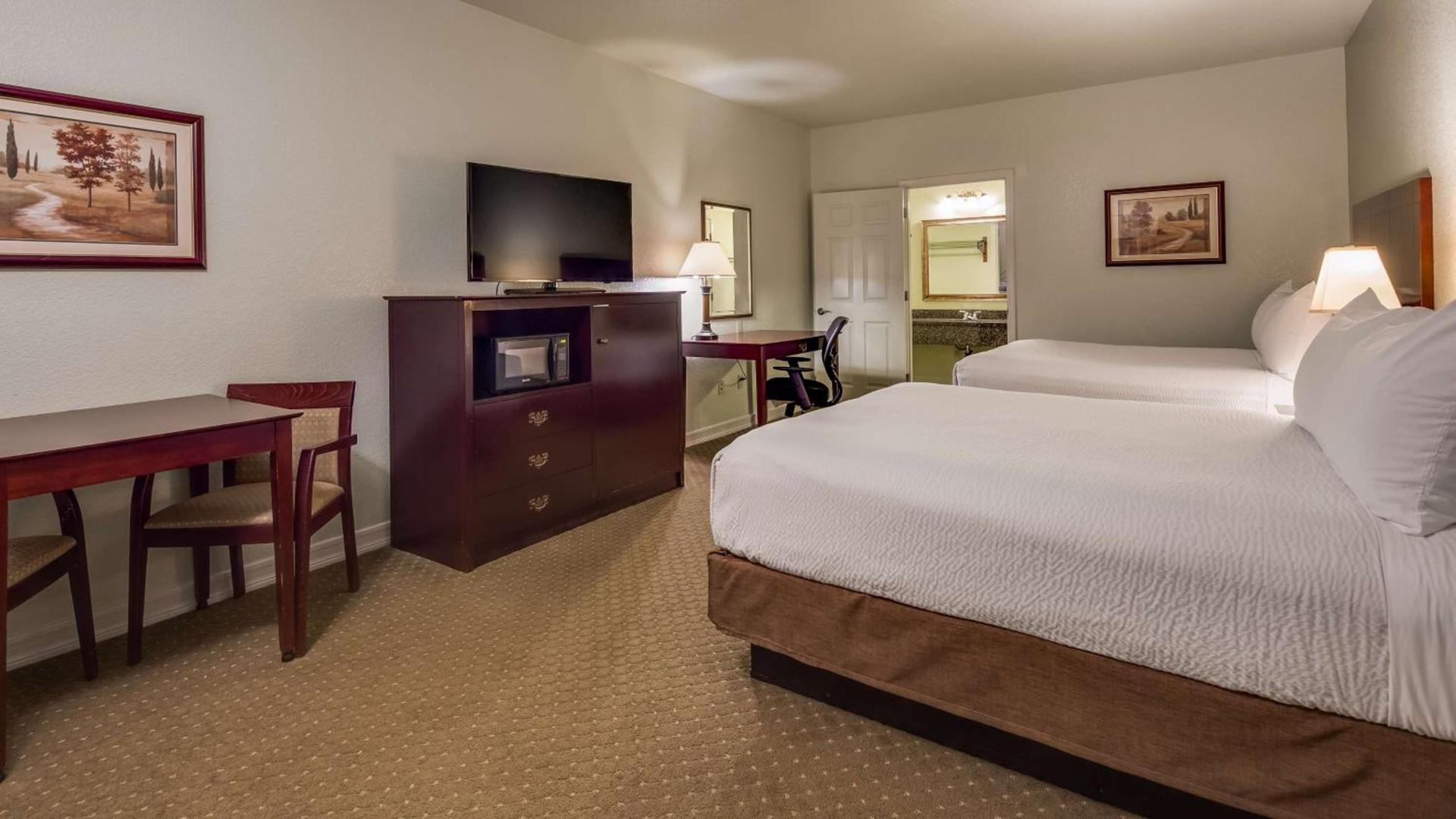 Best Western Plus Bayshore Inn photo 18