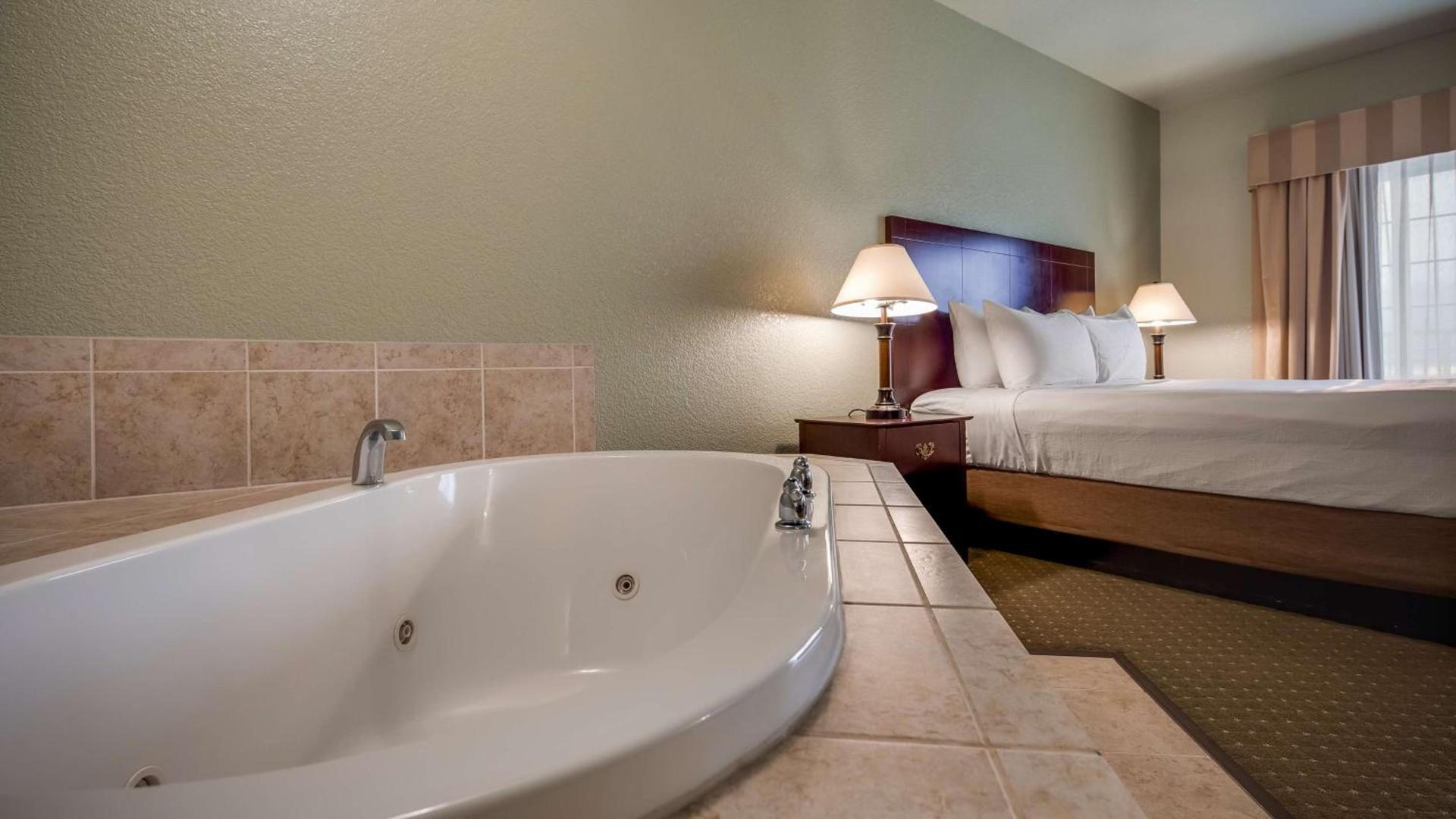 Best Western Plus Bayshore Inn photo 24