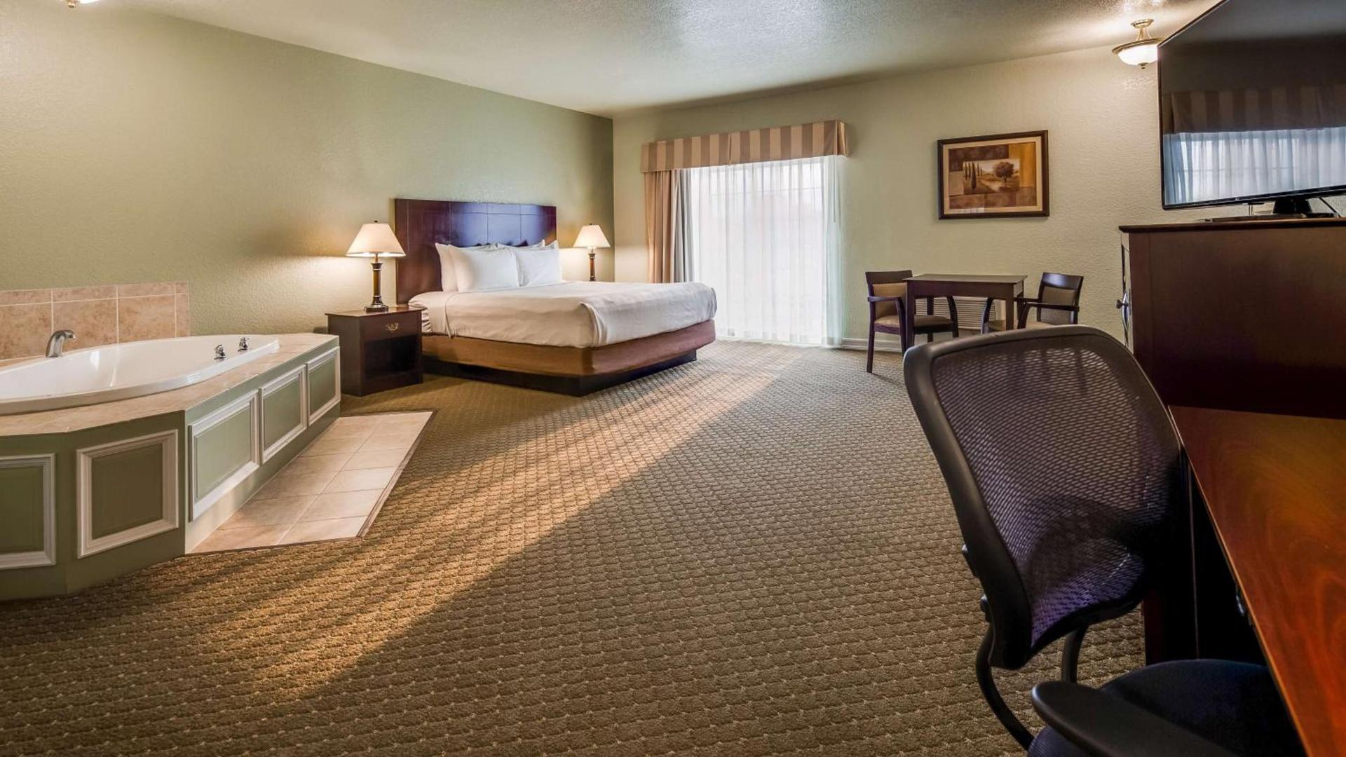 Best Western Plus Bayshore Inn photo 23