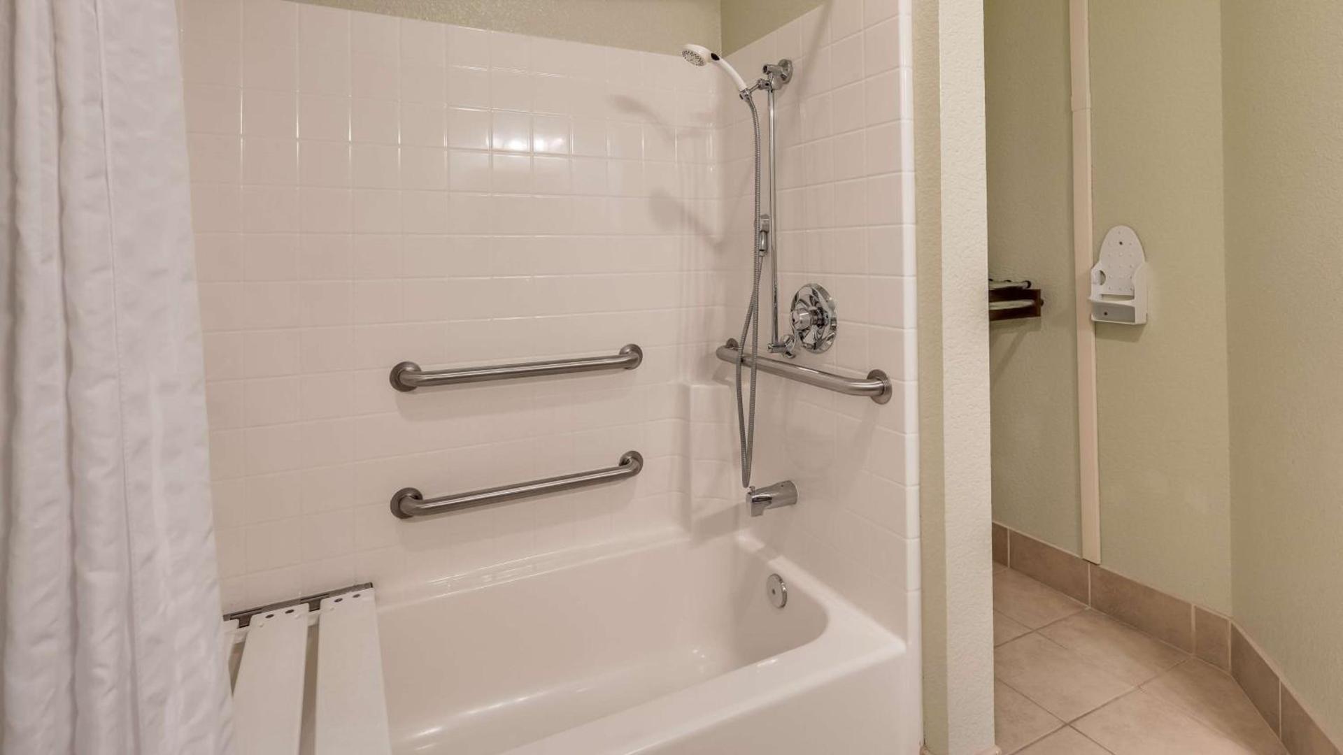 Best Western Plus Bayshore Inn photo 29