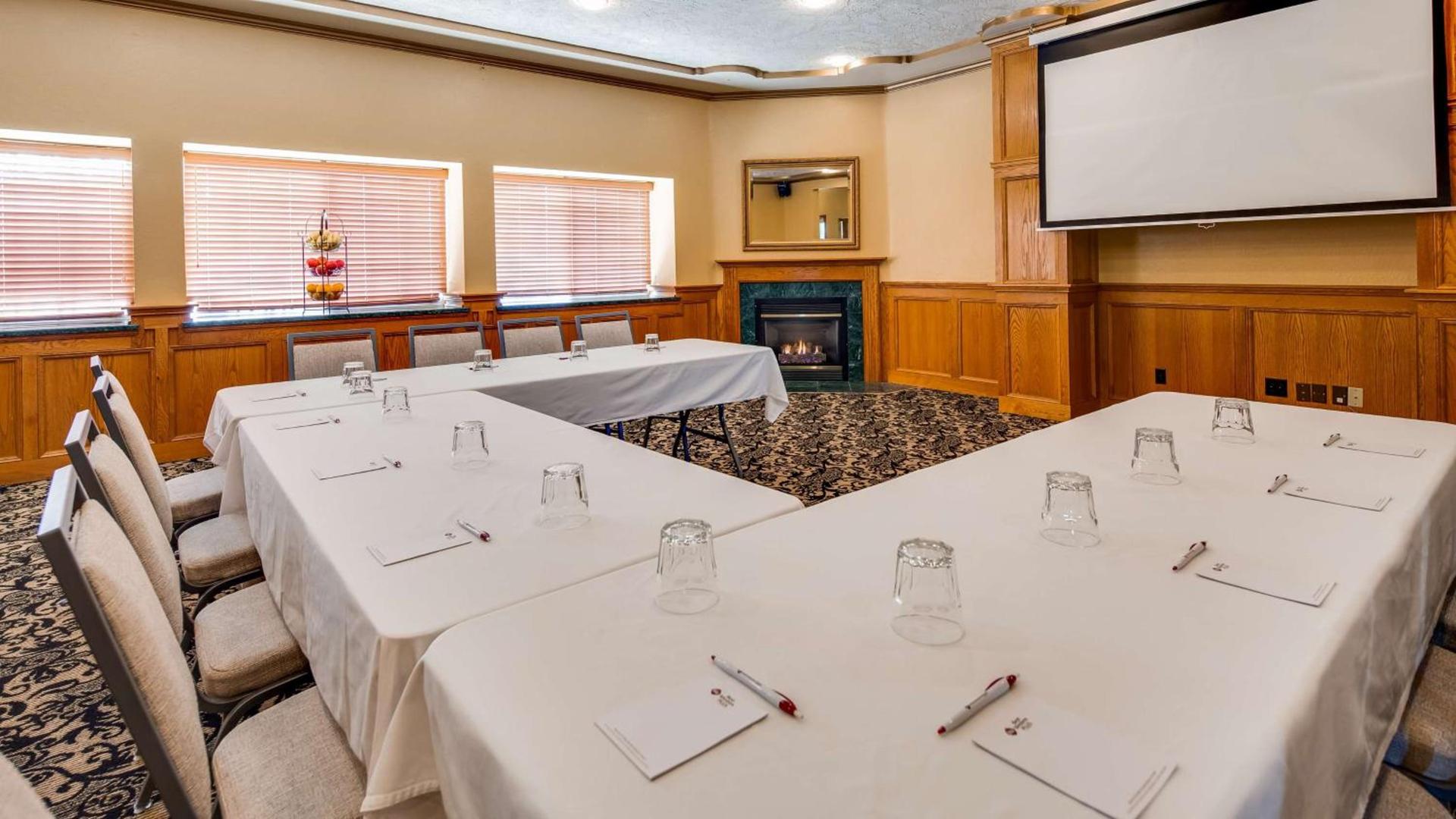 Best Western Plus Bayshore Inn photo 32