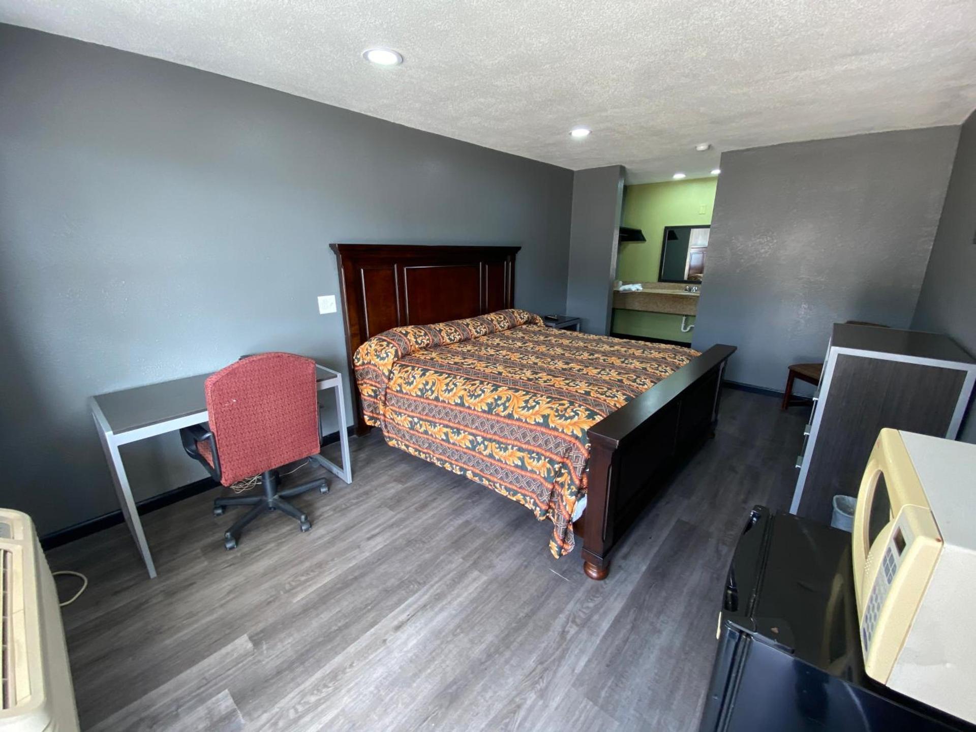Town House Motel photo 13