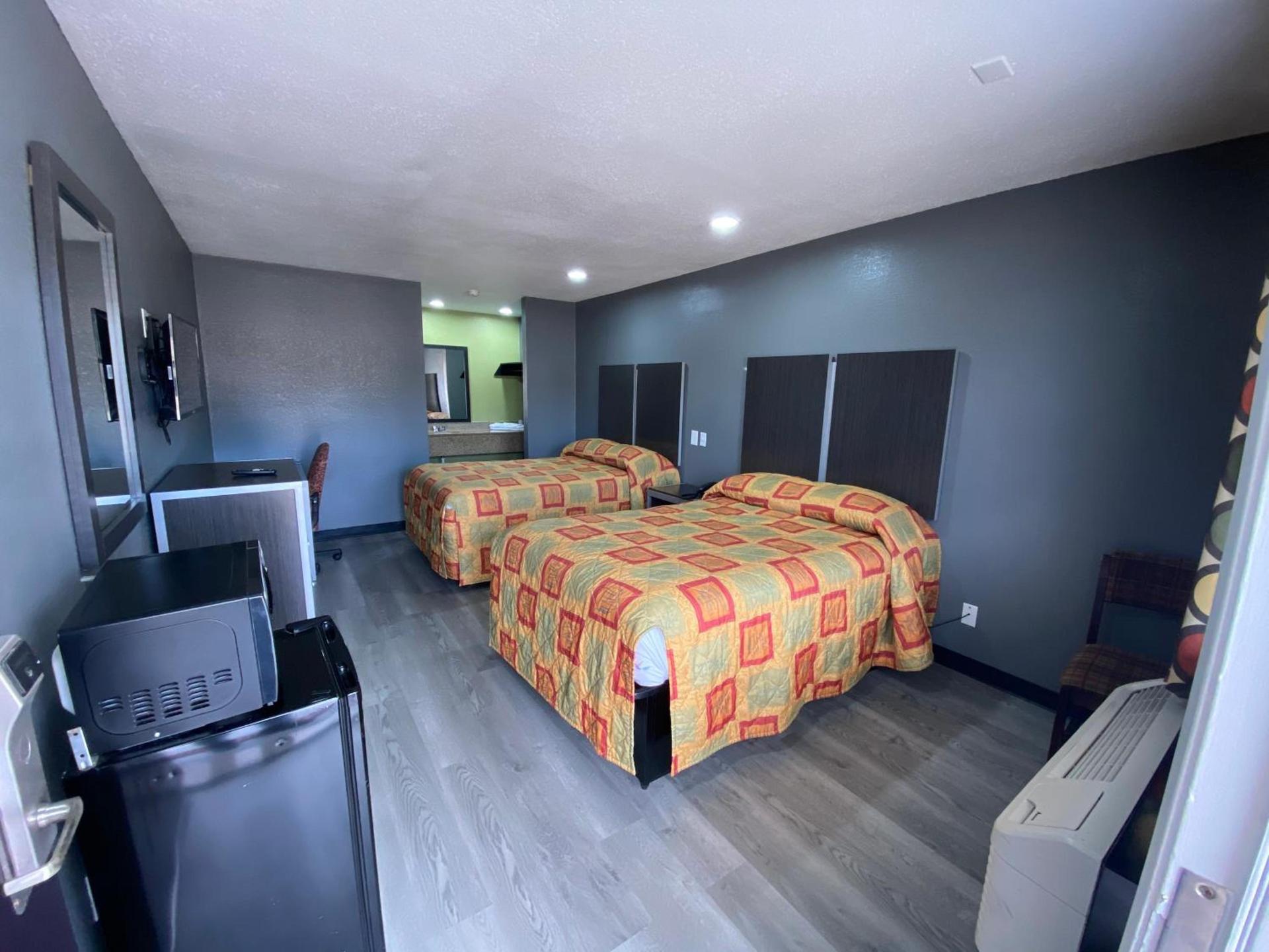 Town House Motel photo 5