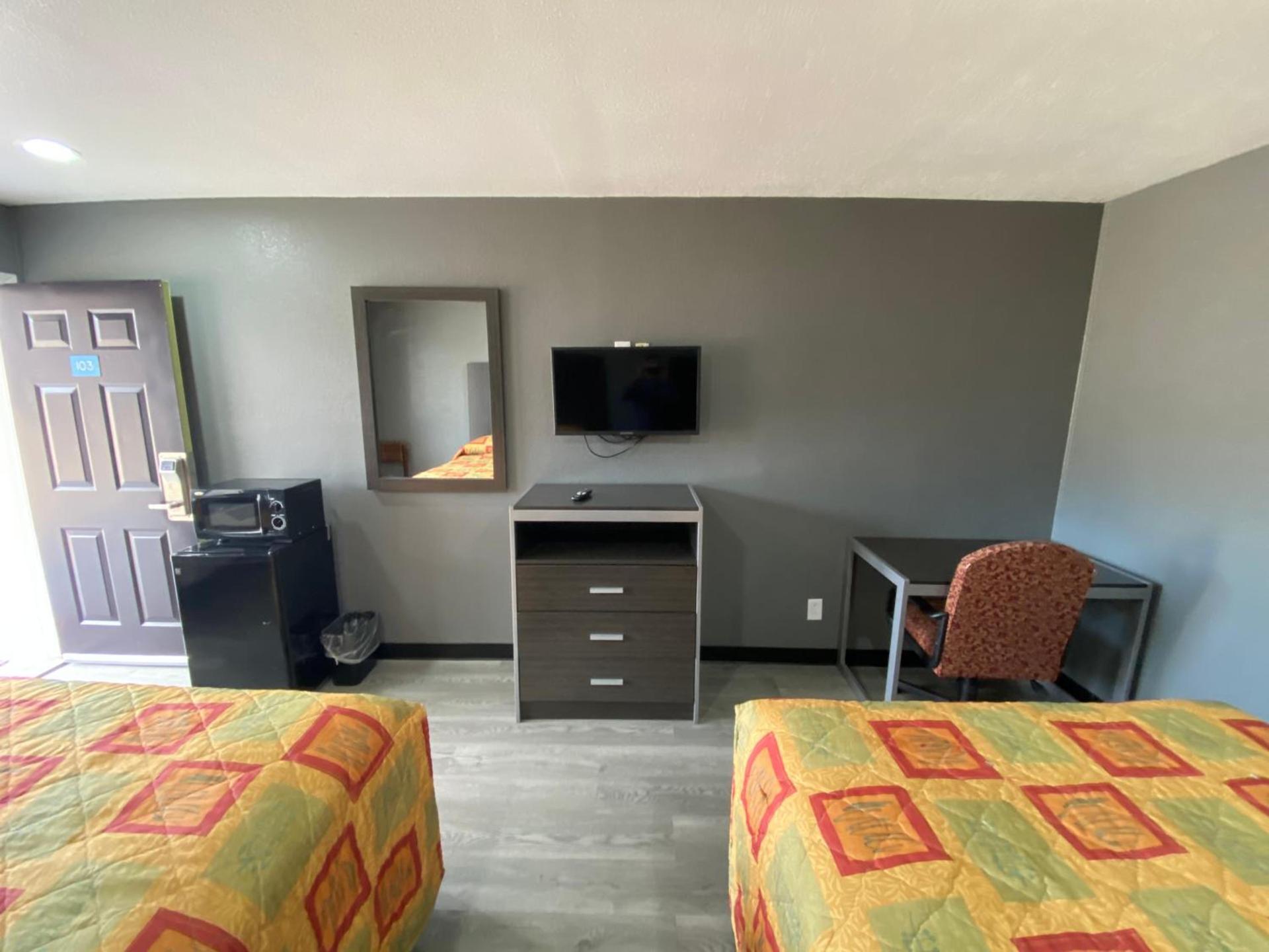 Town House Motel photo 7