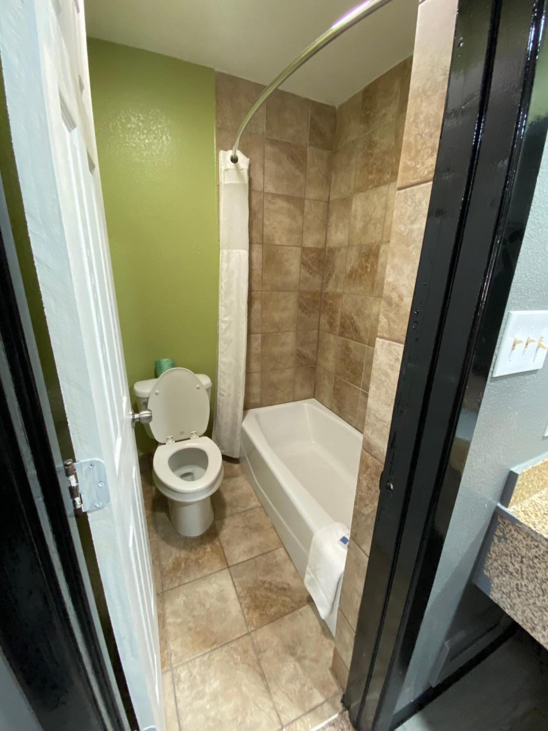 Town House Motel photo 6