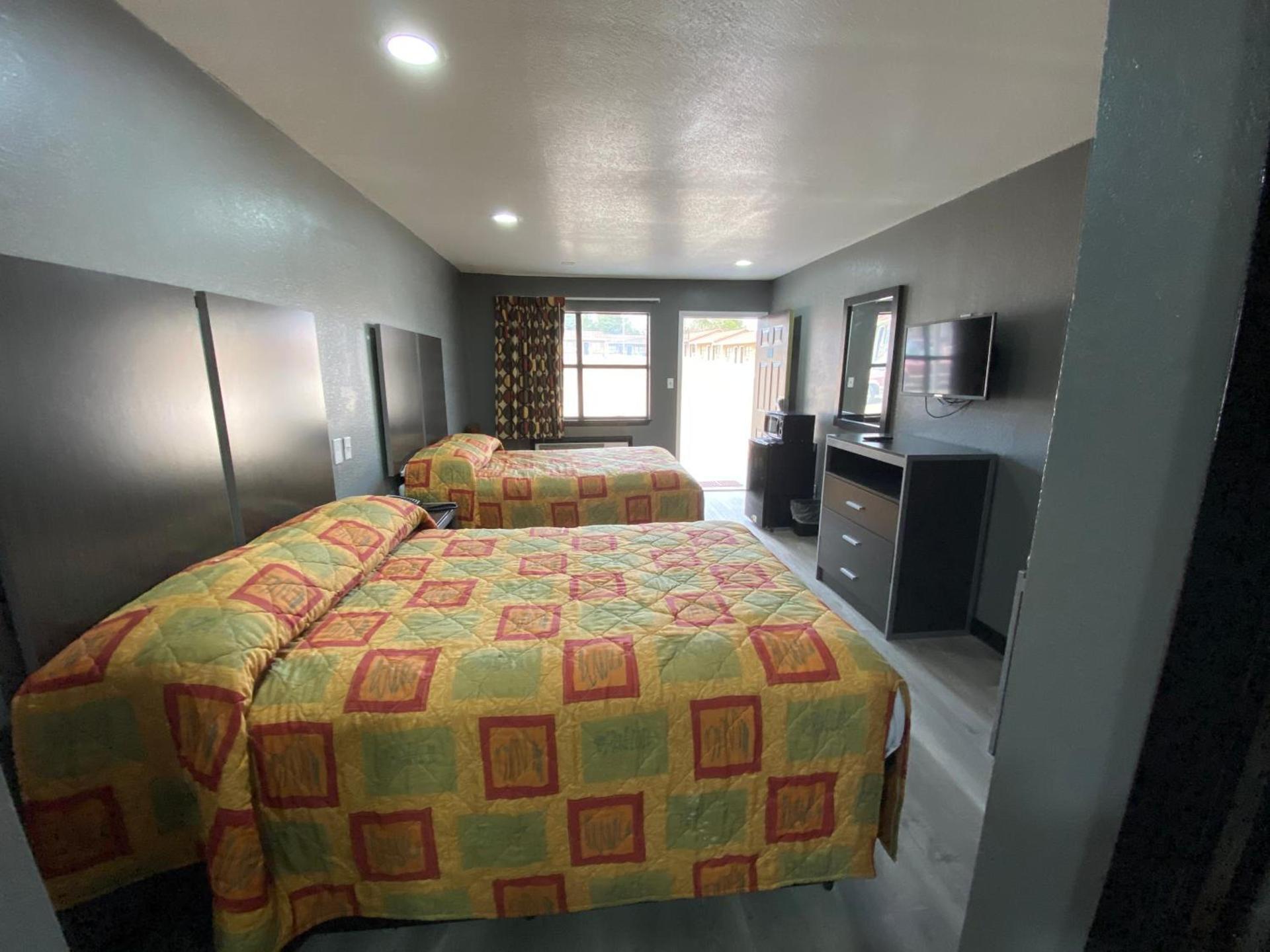 Town House Motel photo 8