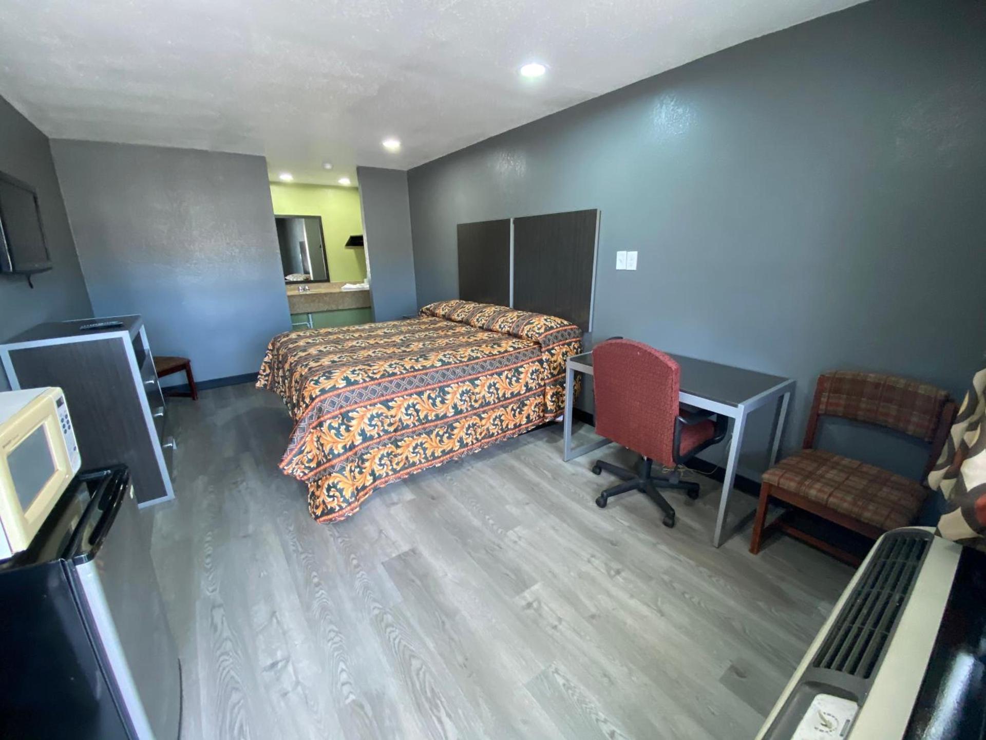 Town House Motel photo 11