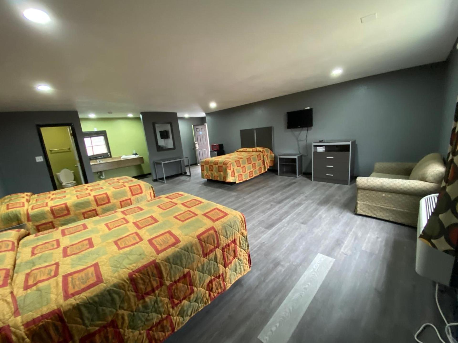 Town House Motel photo 15