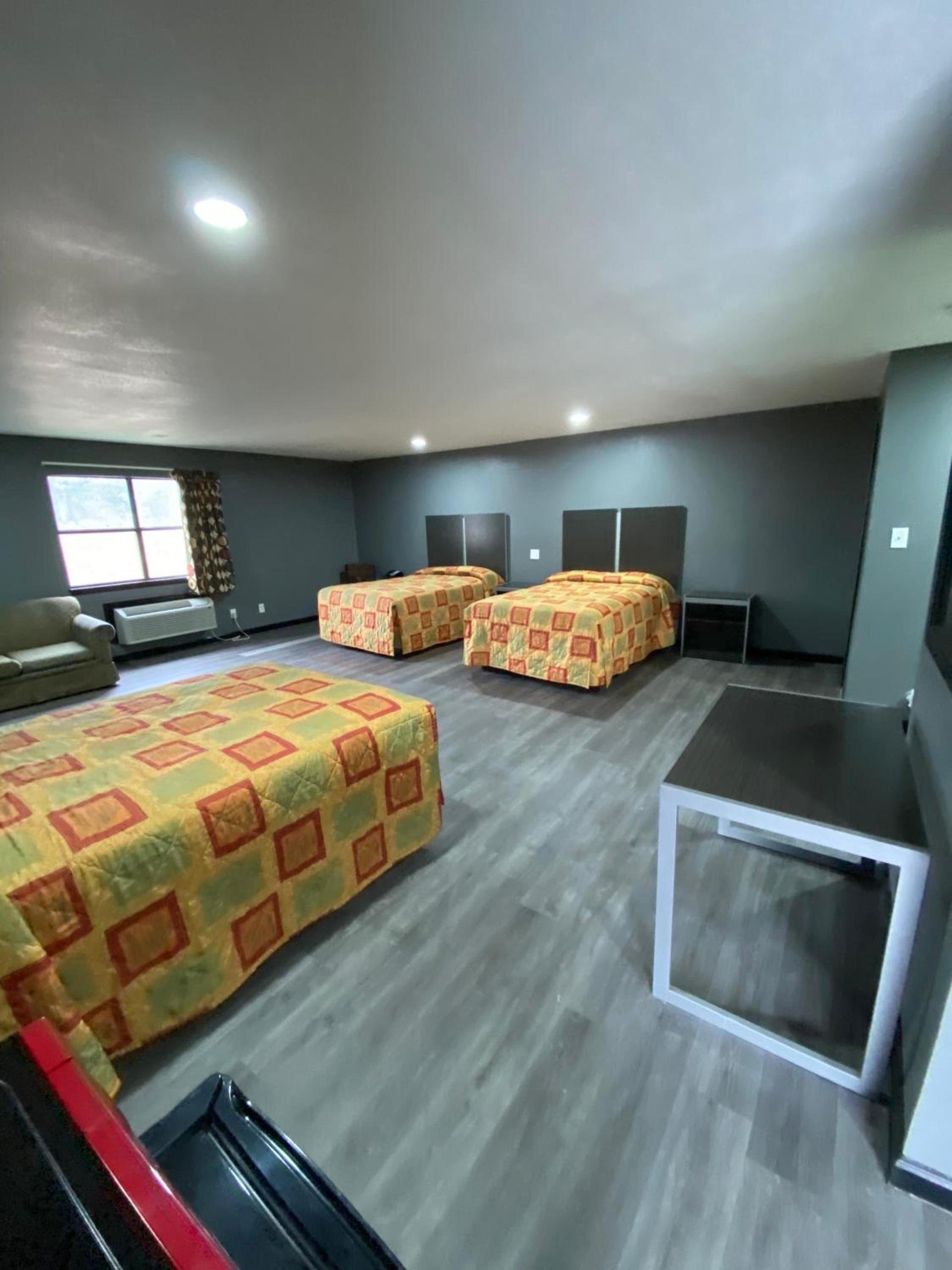 Town House Motel photo 17