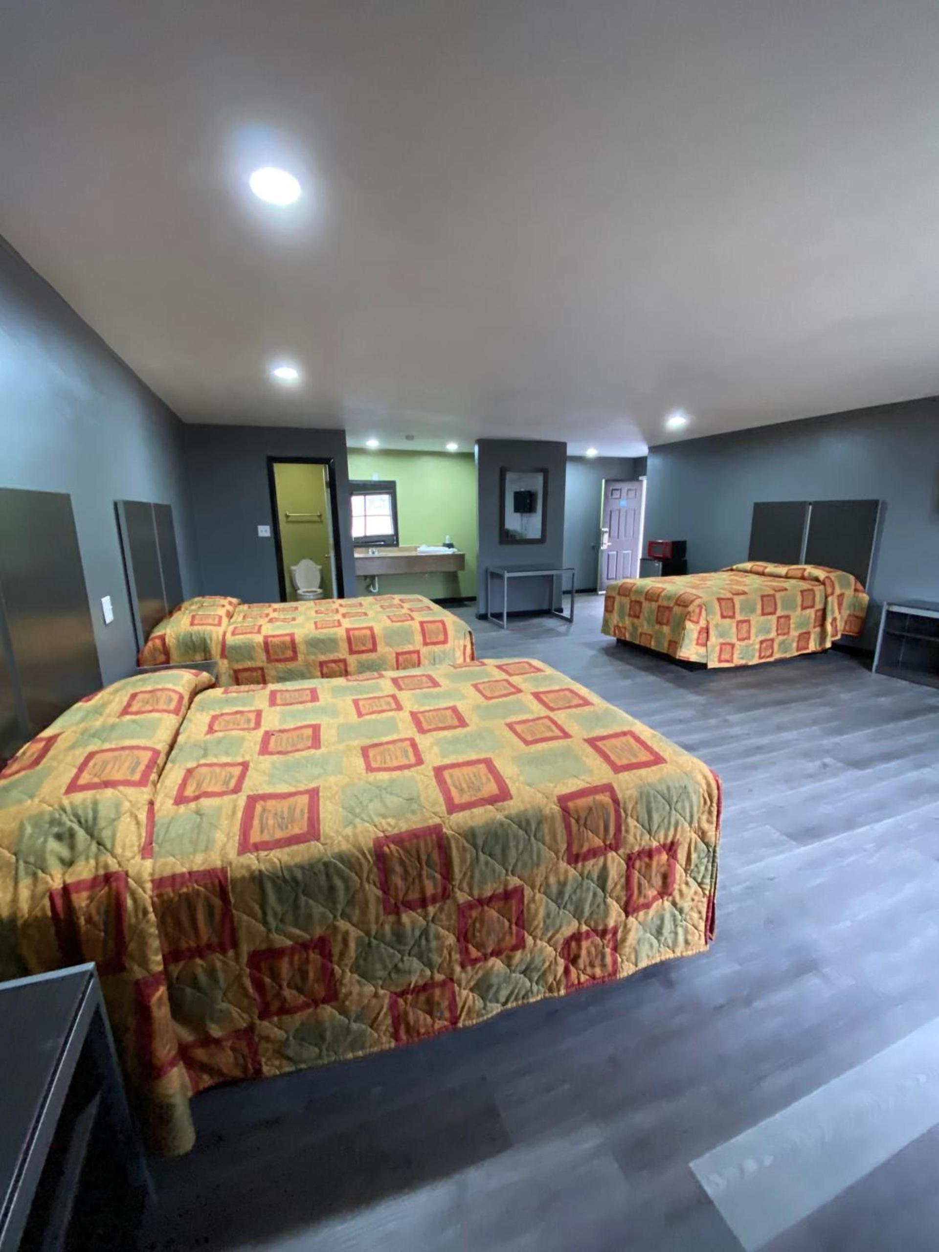 Town House Motel photo 16