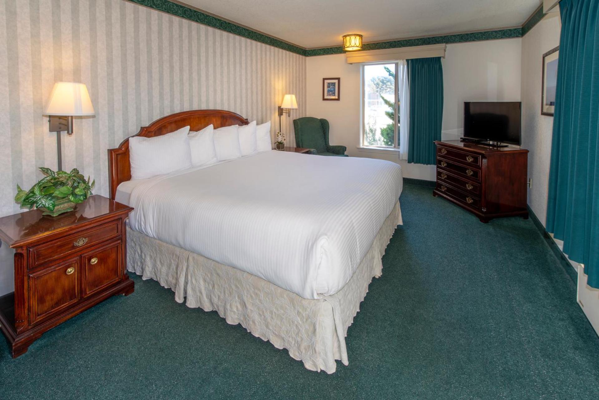 Emerald Dolphin Inn & Mini Golf photo 41