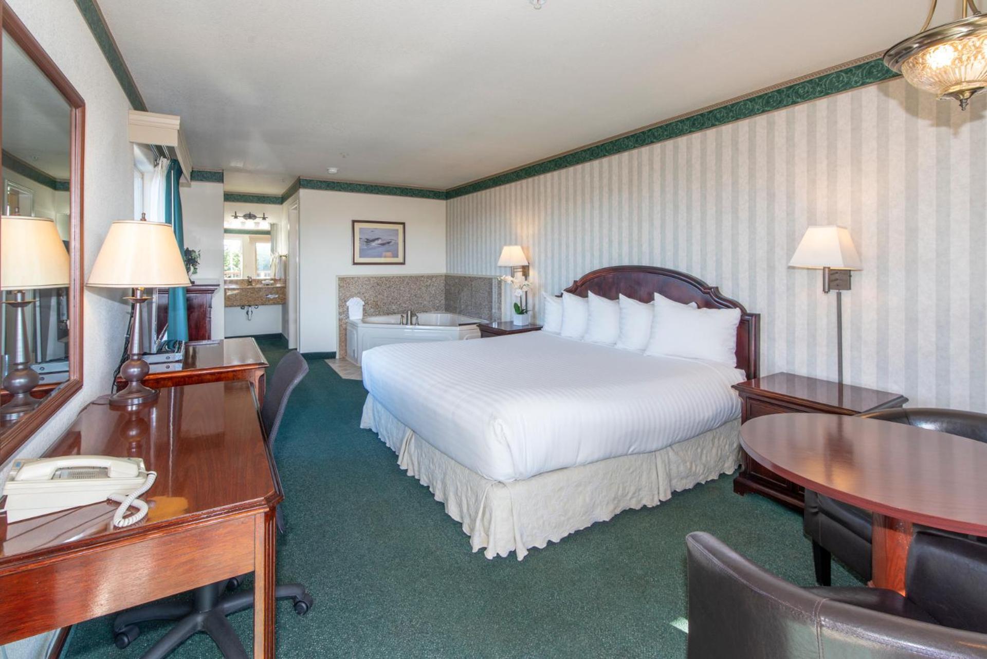 Emerald Dolphin Inn & Mini Golf photo 47