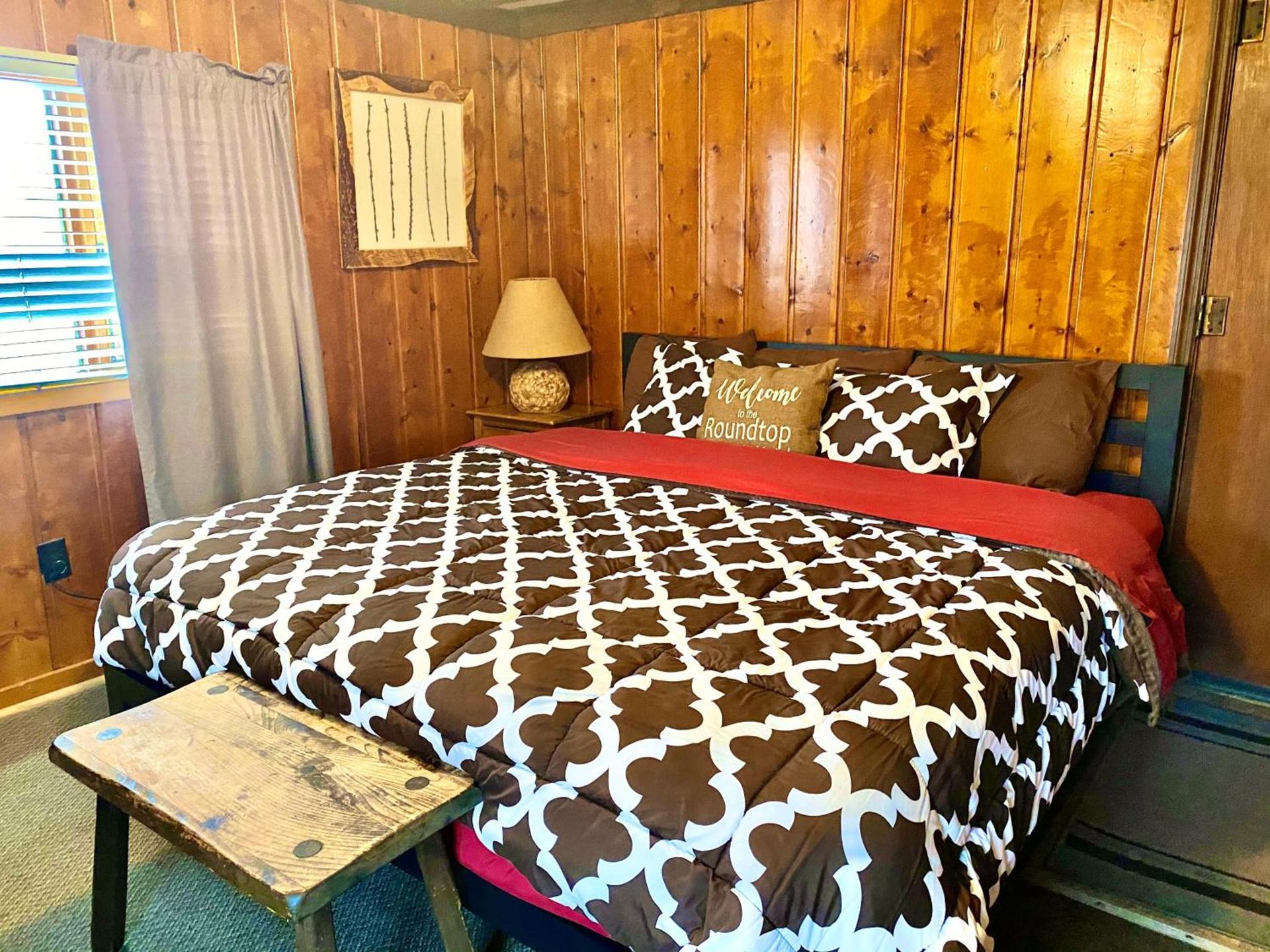 Roundtop Mountain Vista - Cabins and Motel photo 23
