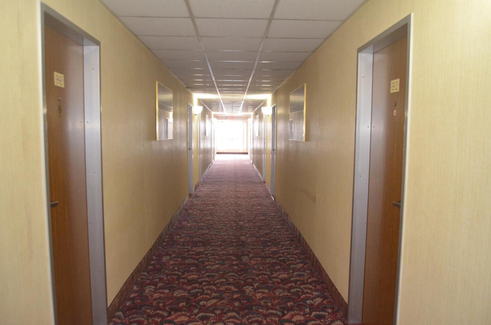 Bravo Inn Greensboro photo 8