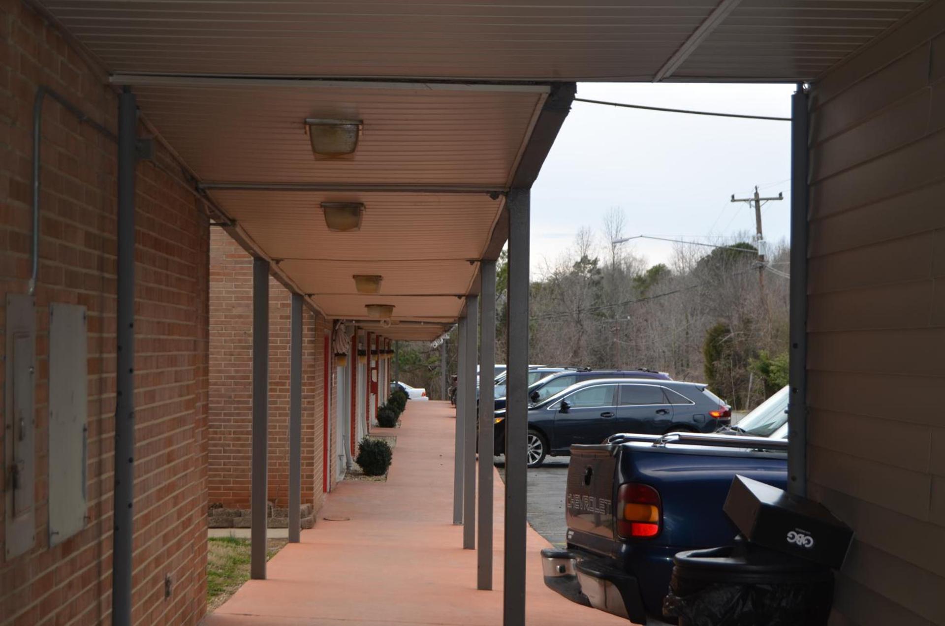 Bravo Inn Greensboro photo 10