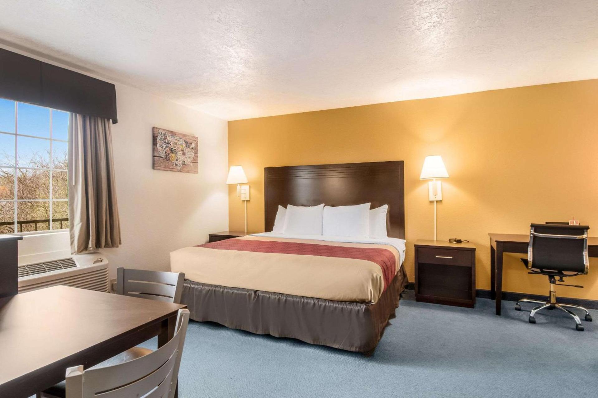 Econo Lodge Corvallis Near University photo 12