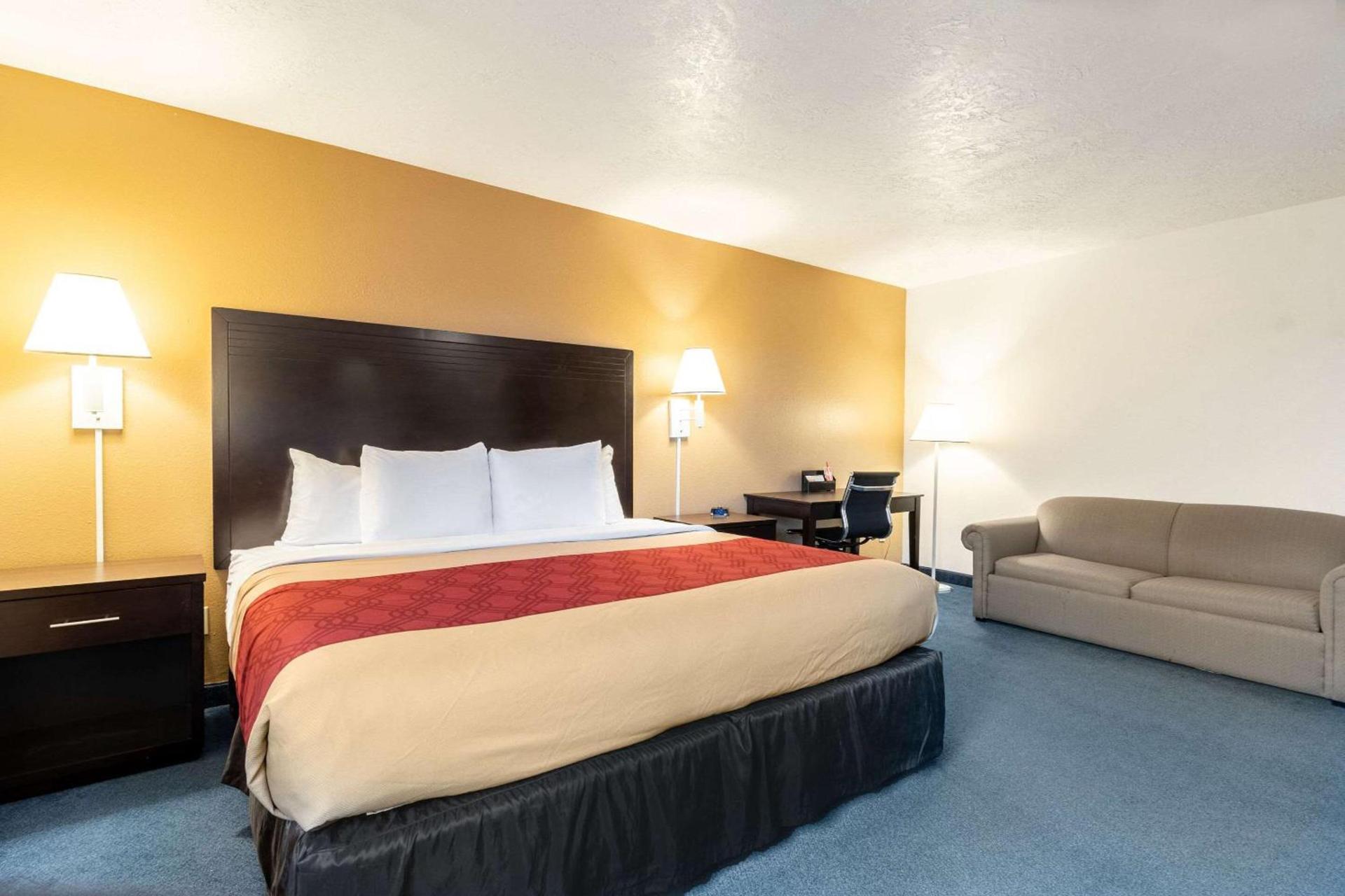 Econo Lodge Corvallis Near University photo 13