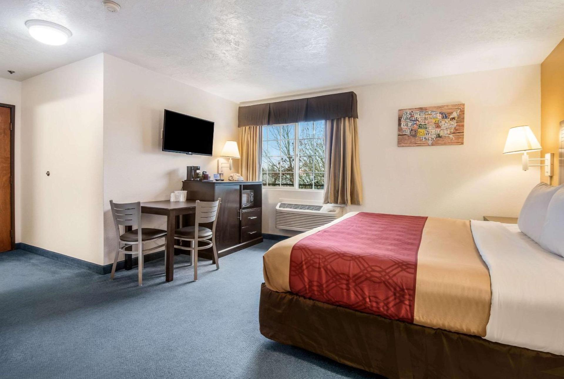Econo Lodge Corvallis Near University photo 14
