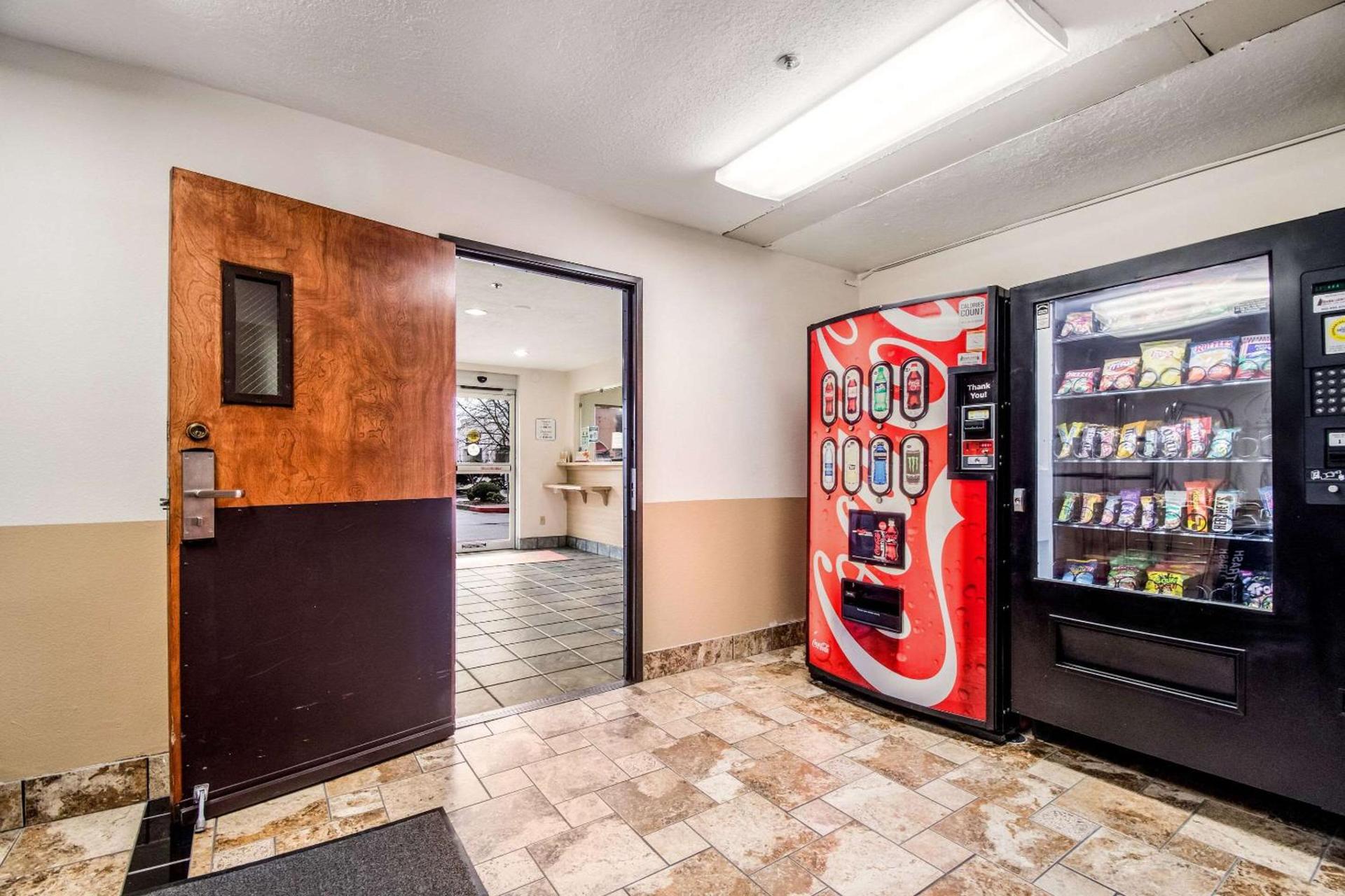 Econo Lodge Corvallis Near University photo 32