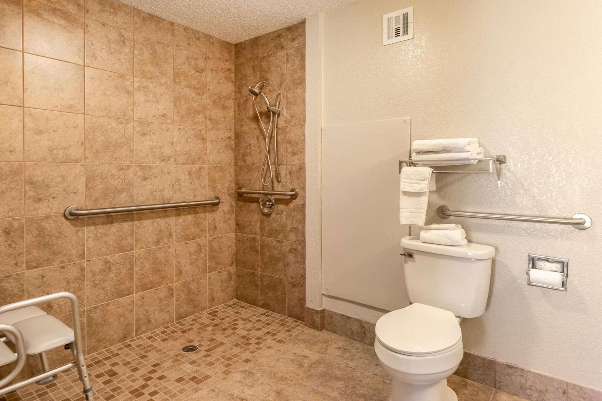 Quality Inn photo 26