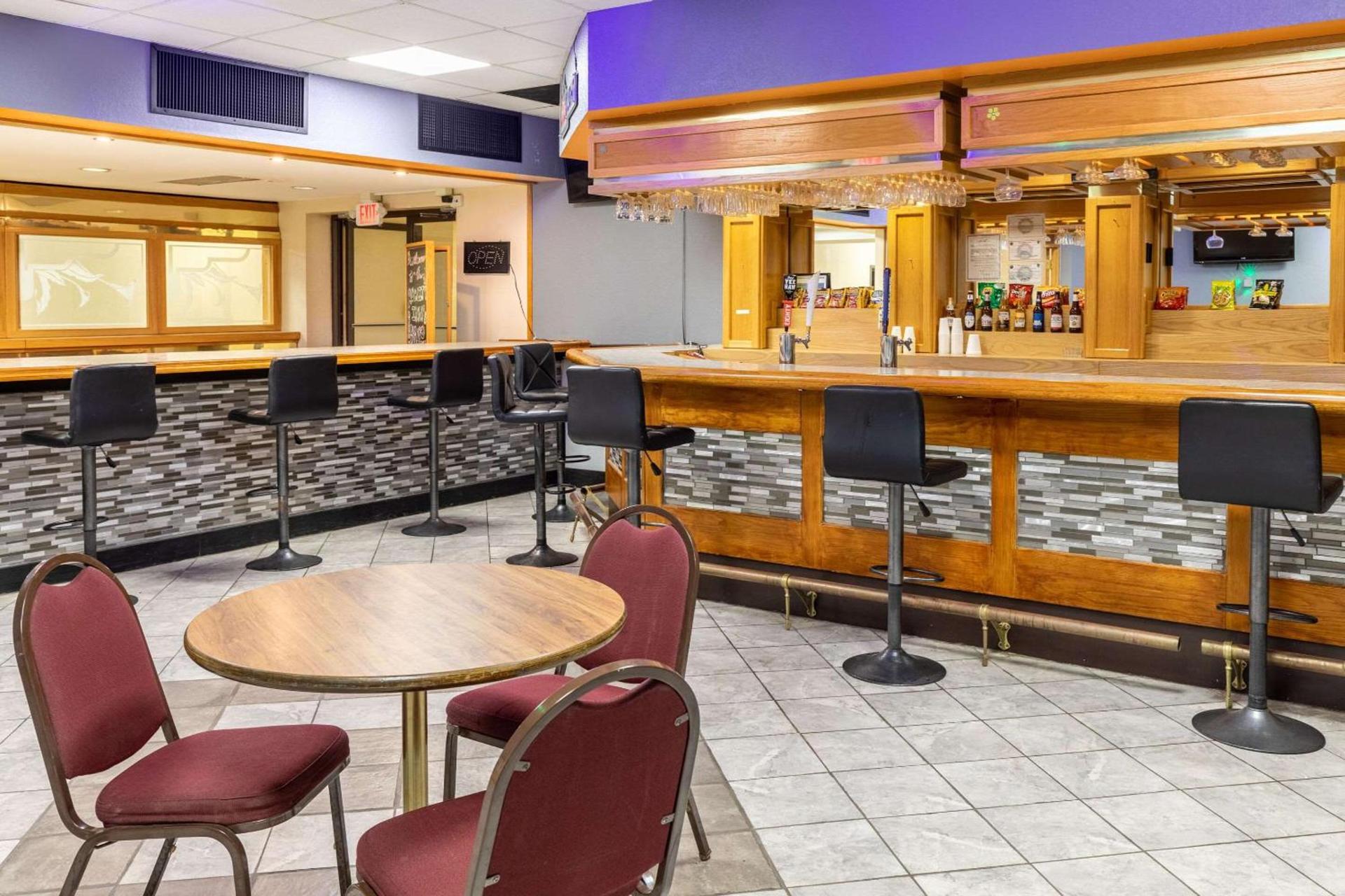 Quality Inn photo 9