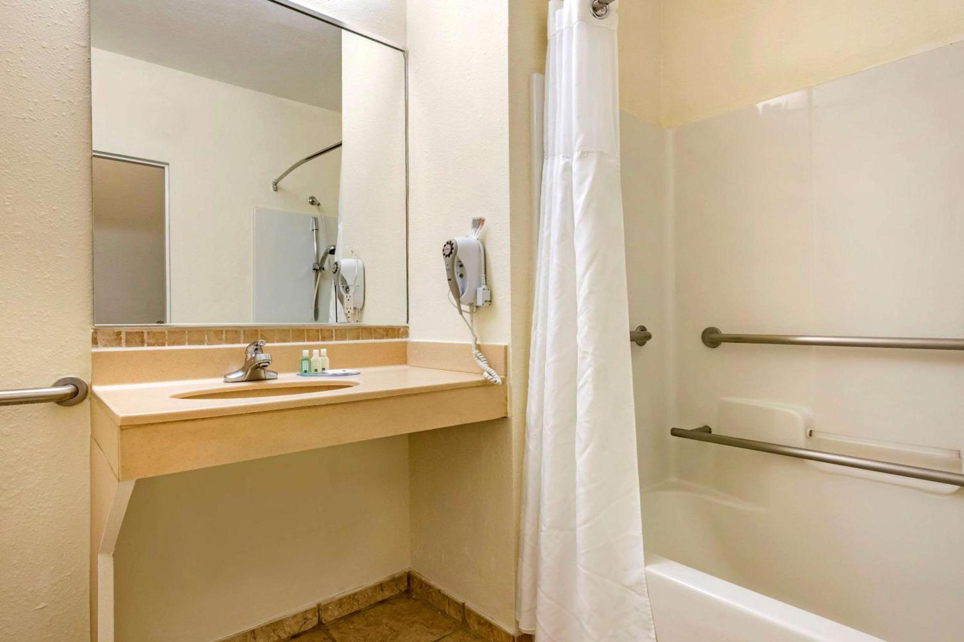 Quality Inn Zephyrhills-Dade City photo 11