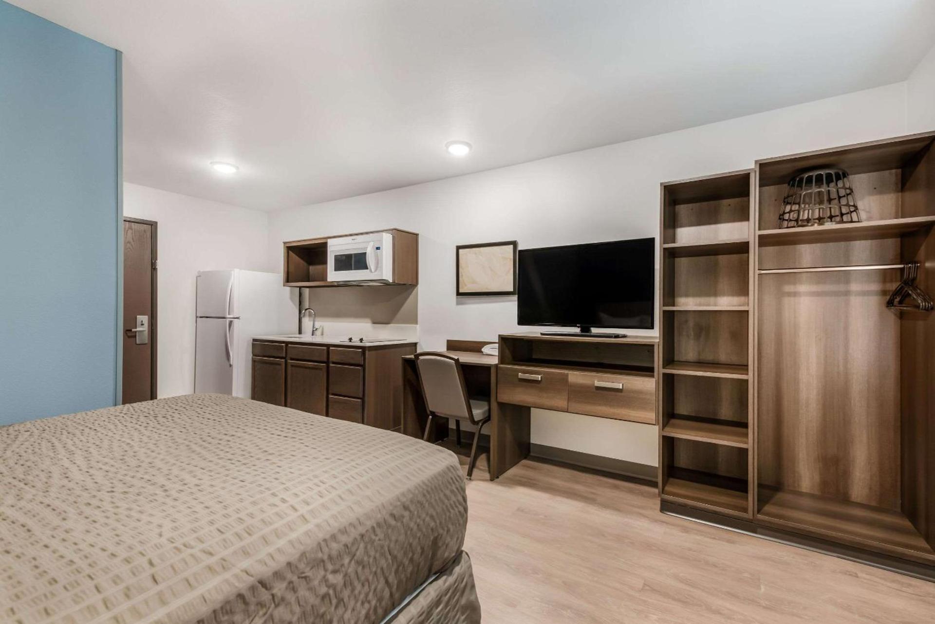 WoodSpring Suites Charlotte - University Research Park photo 3
