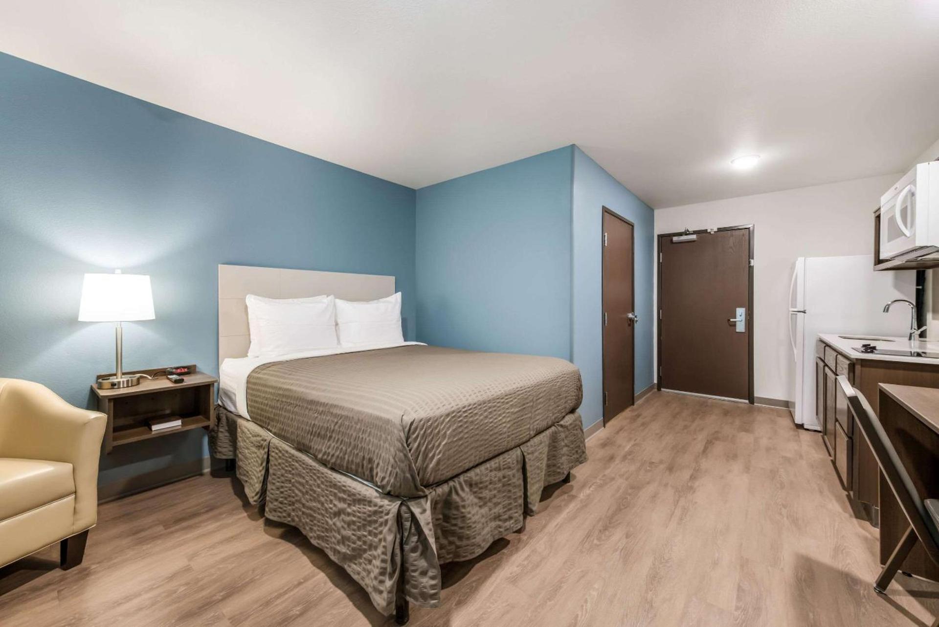 WoodSpring Suites Charlotte - University Research Park photo 5