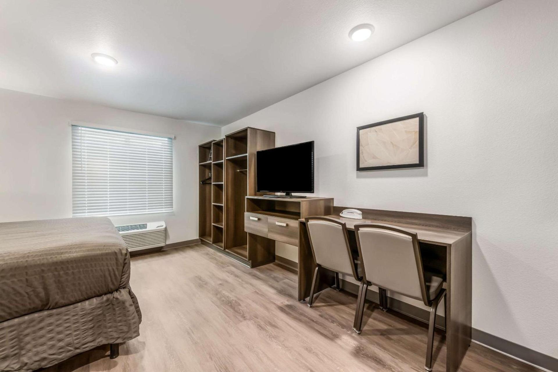 WoodSpring Suites Charlotte - University Research Park photo 9
