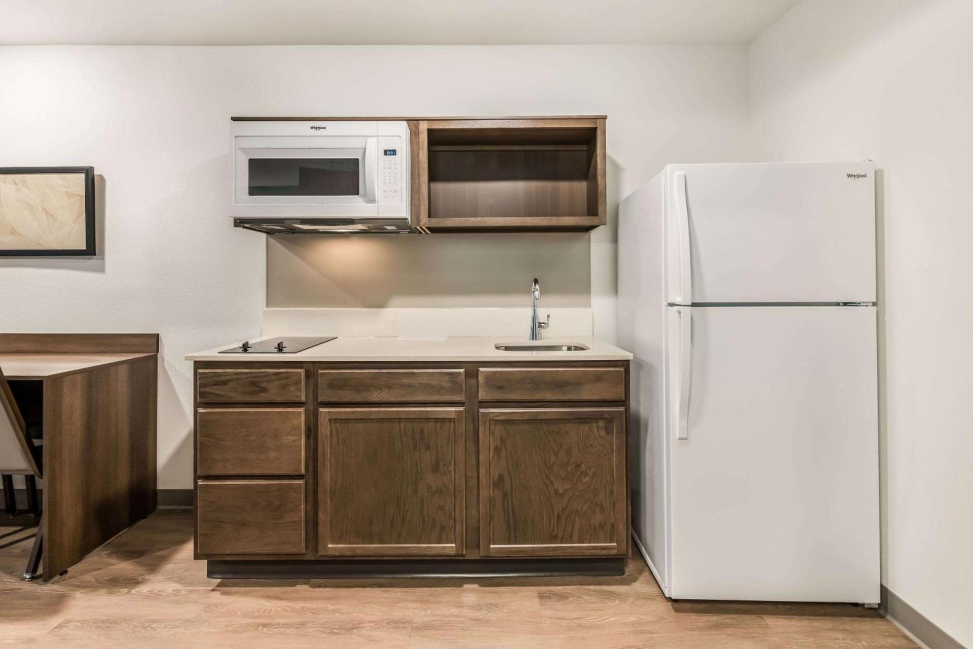 WoodSpring Suites Charlotte - University Research Park photo 4