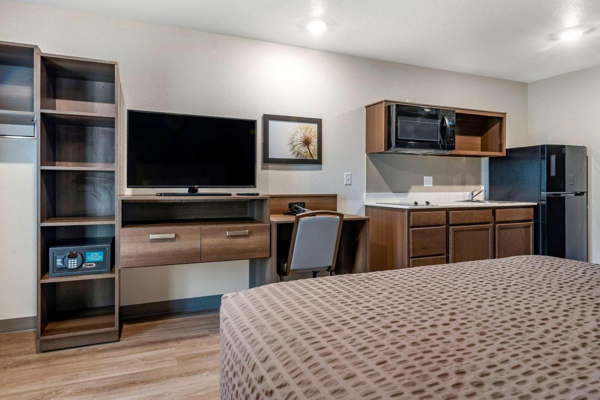 WoodSpring Suites Brunswick photo 20