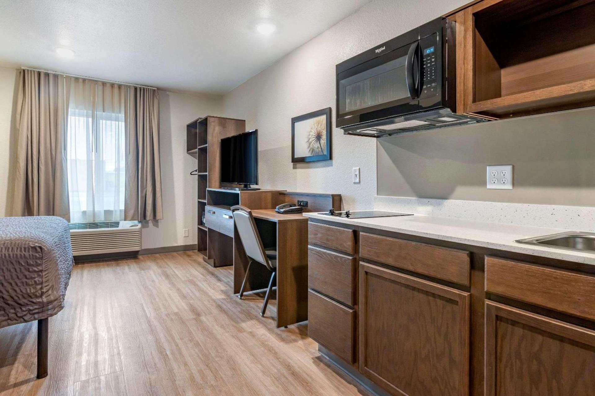 WoodSpring Suites Brunswick photo 21