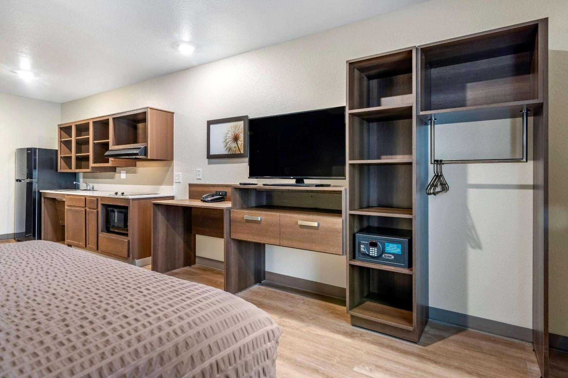 WoodSpring Suites Brunswick photo 16