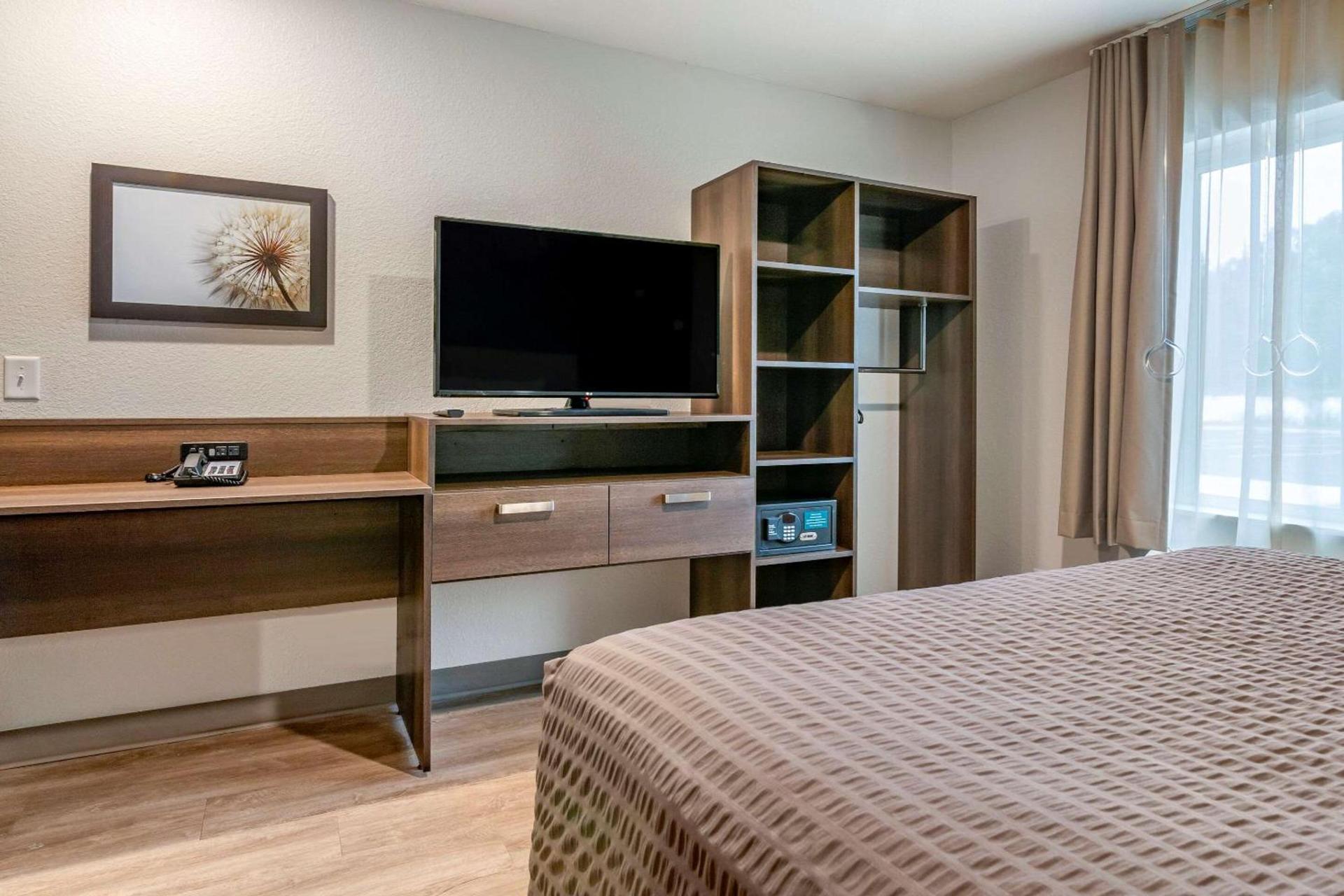 WoodSpring Suites Brunswick photo 14
