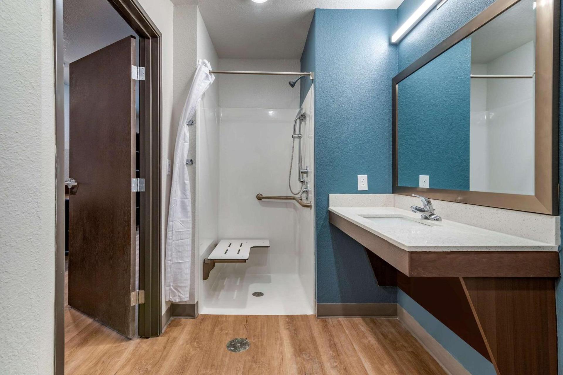 WoodSpring Suites Brunswick photo 17