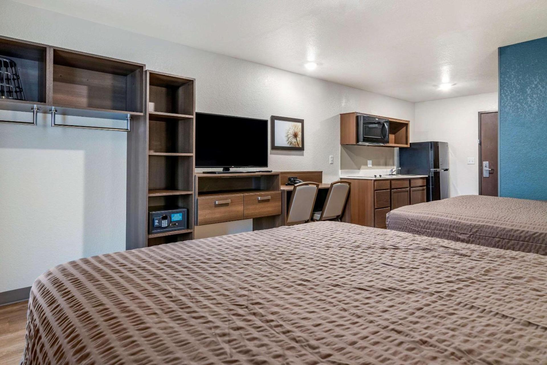 WoodSpring Suites Brunswick photo 11
