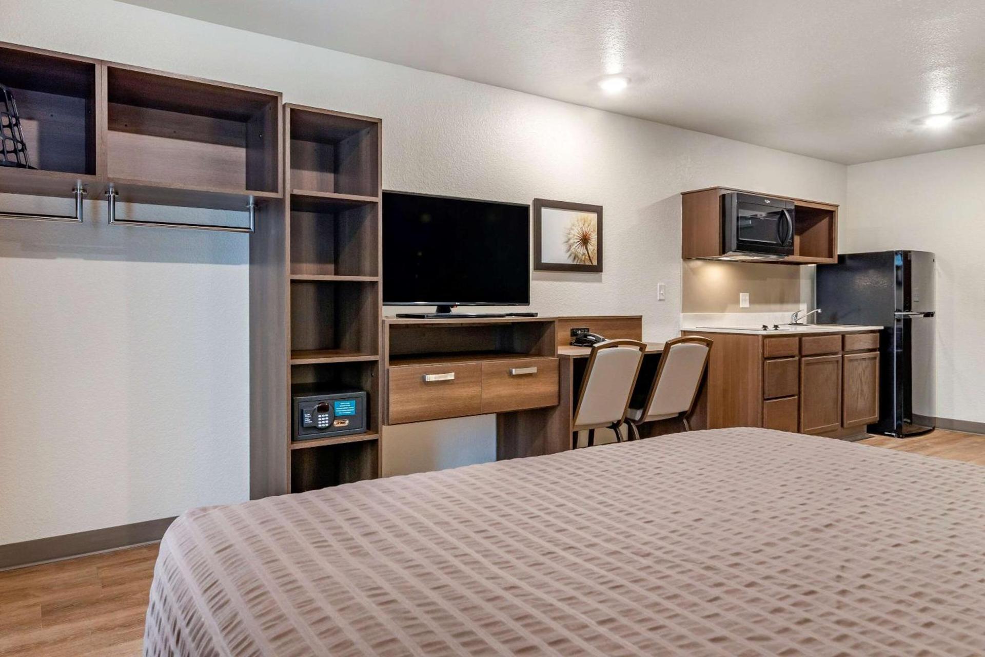 WoodSpring Suites Brunswick photo 6