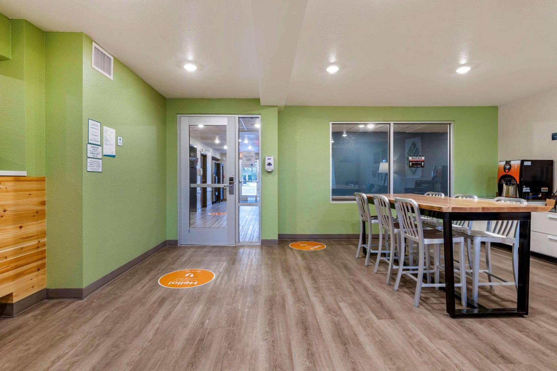 WoodSpring Suites Brunswick photo 2