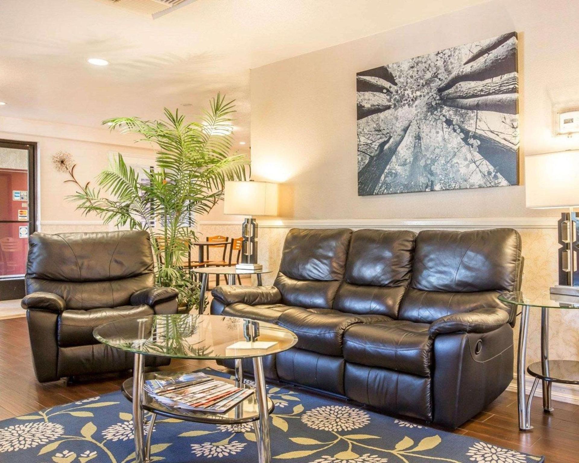 Rodeway Inn & Suites Colton-Riverside photo 3