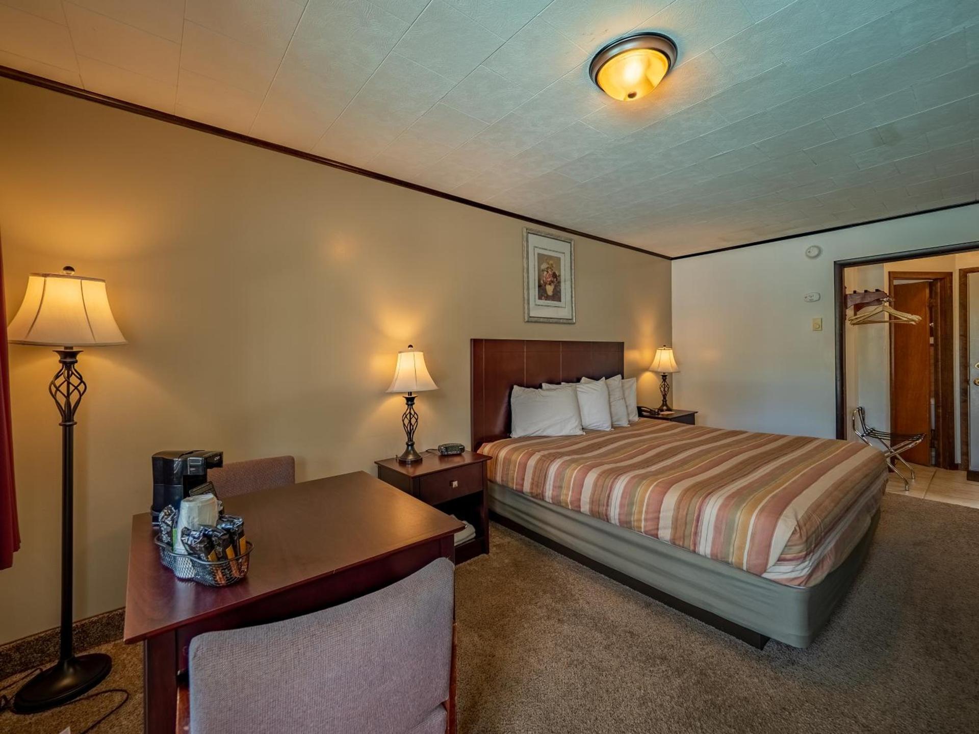 Lake 'N Pines Motel photo 16