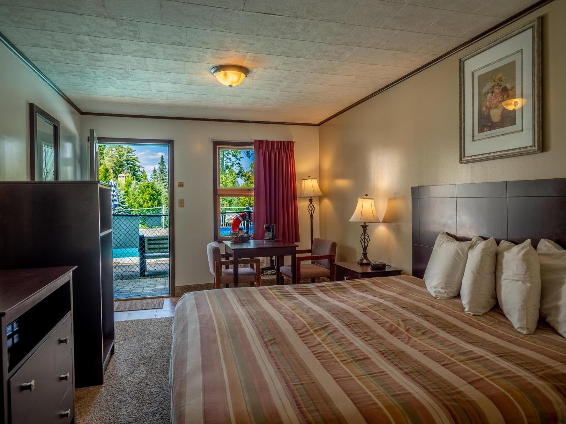 Lake 'N Pines Motel photo 8