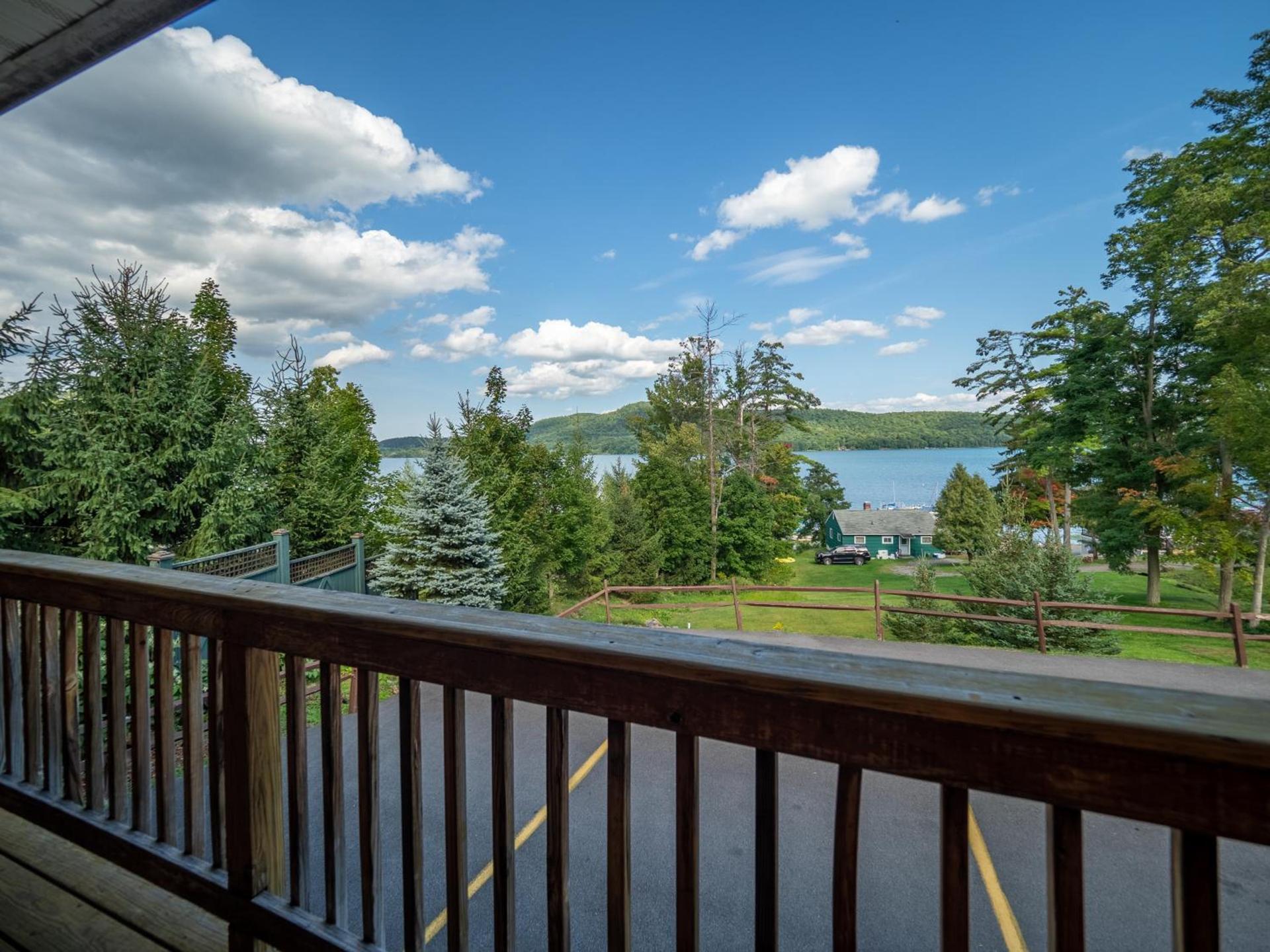 Lake 'N Pines Motel photo 20