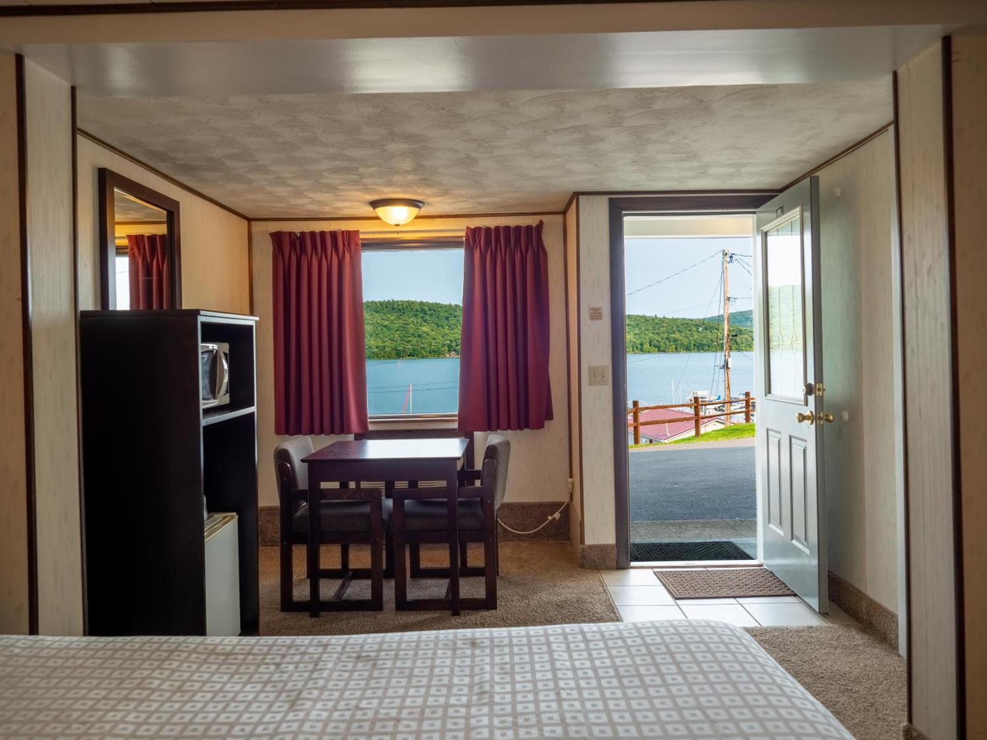 Lake 'N Pines Motel photo 27