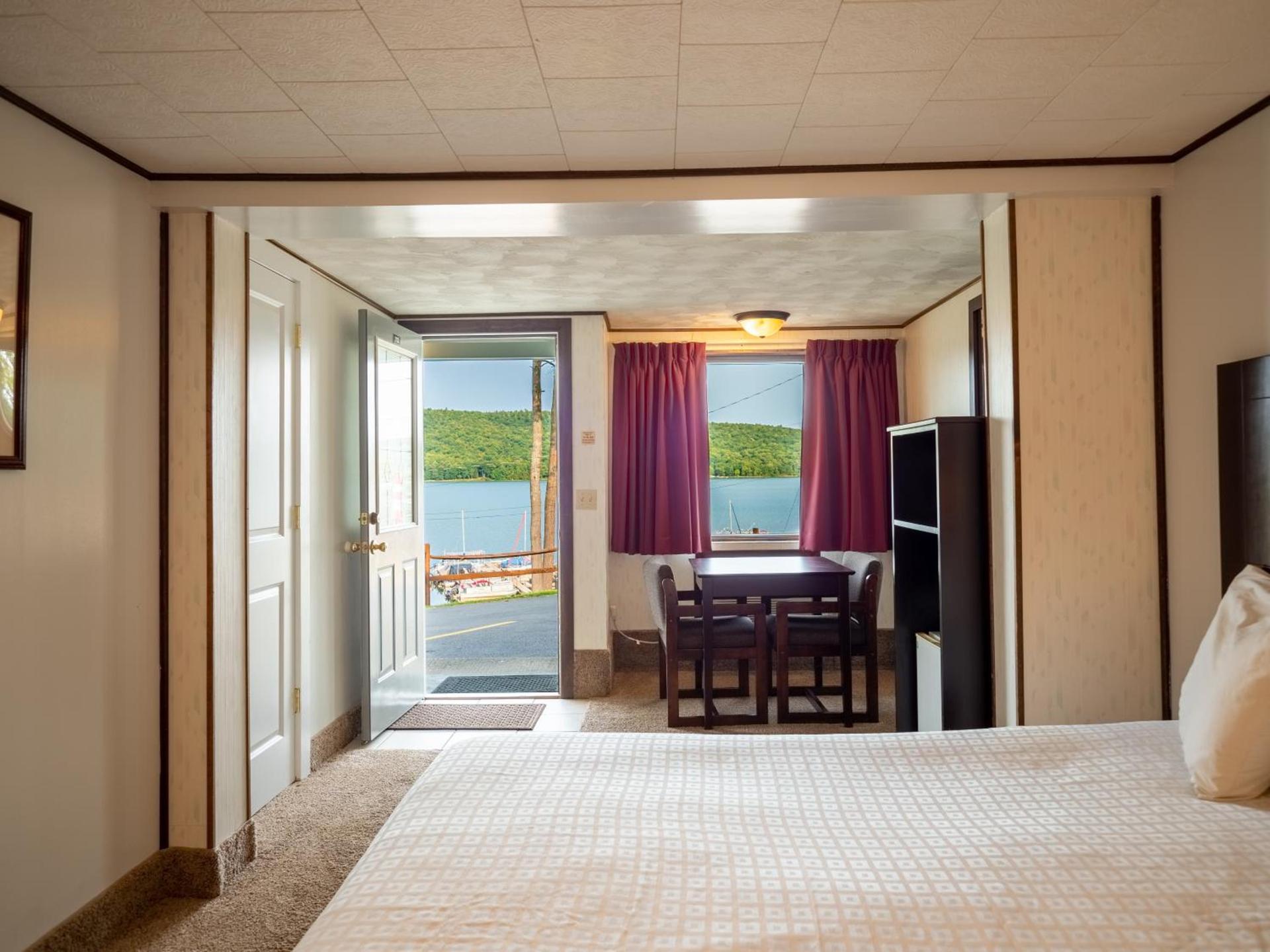 Lake 'N Pines Motel photo 29