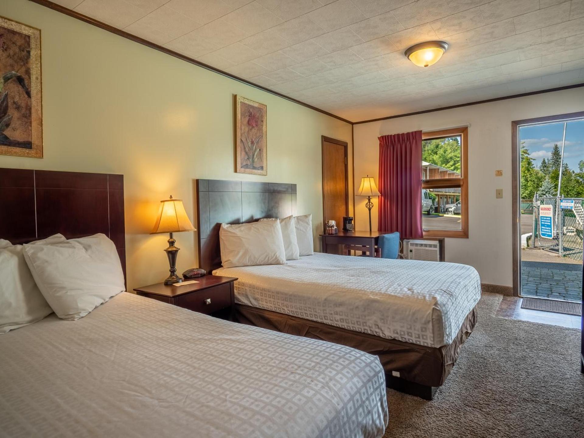 Lake 'N Pines Motel photo 32