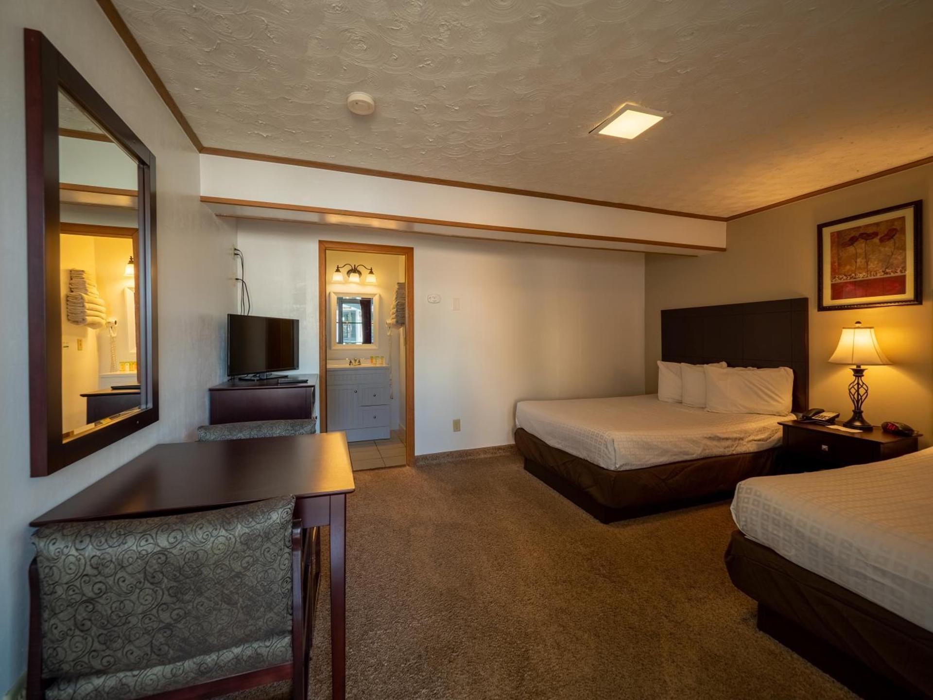 Lake 'N Pines Motel photo 34