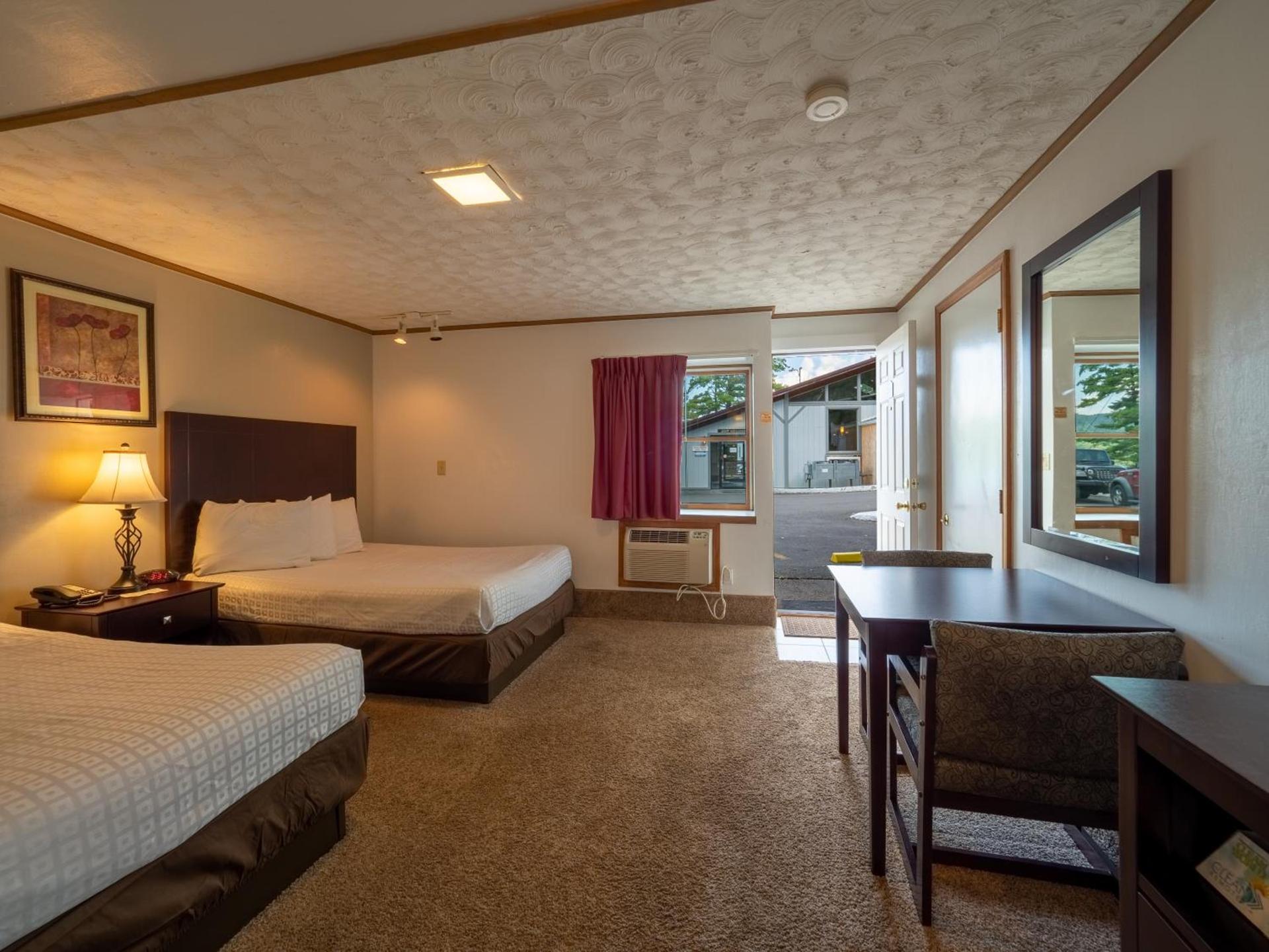 Lake 'N Pines Motel photo 38