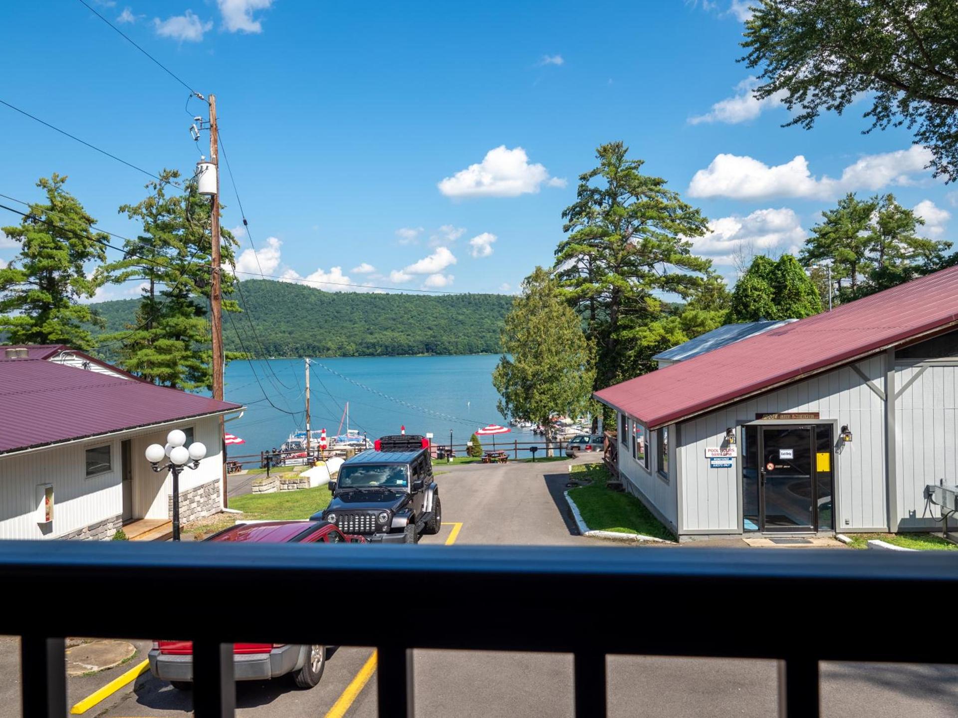 Lake 'N Pines Motel photo 42